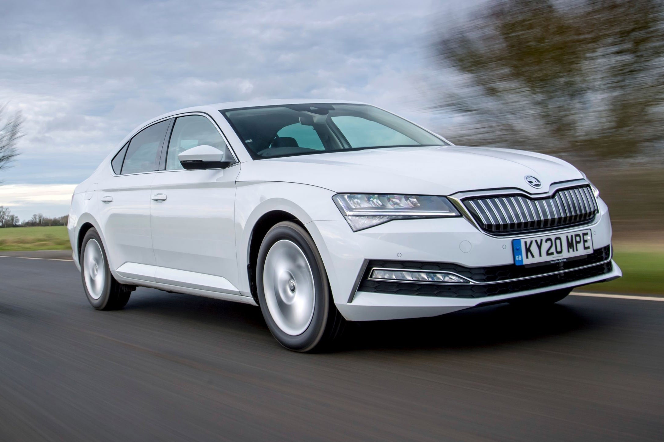 Main listing image - Skoda Superb (2015-2023) Review: Used prices, specs, mpg & boot space