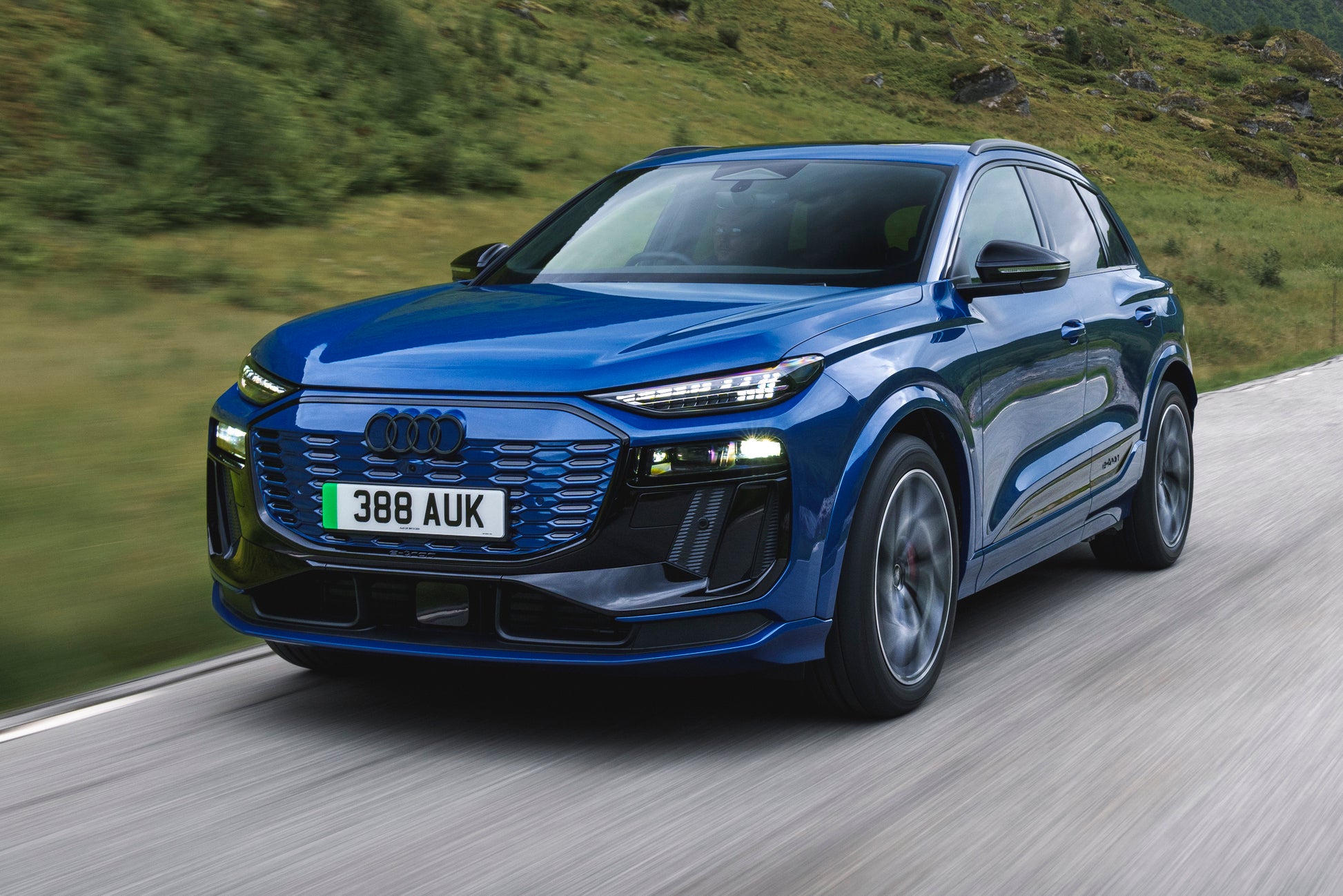 Audi_Q6_e-tron_12.jpg