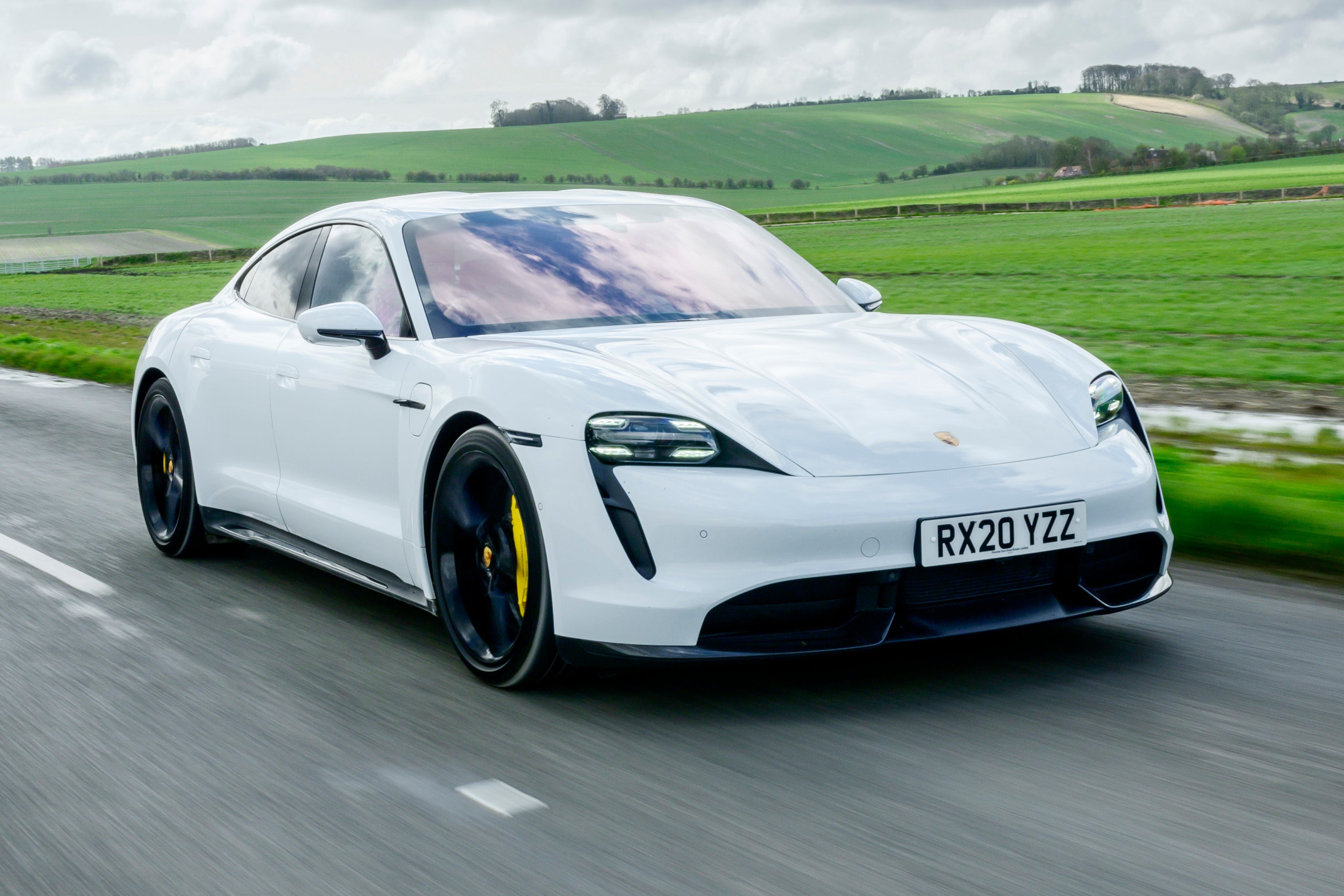 Porsche Taycan (9).jpg