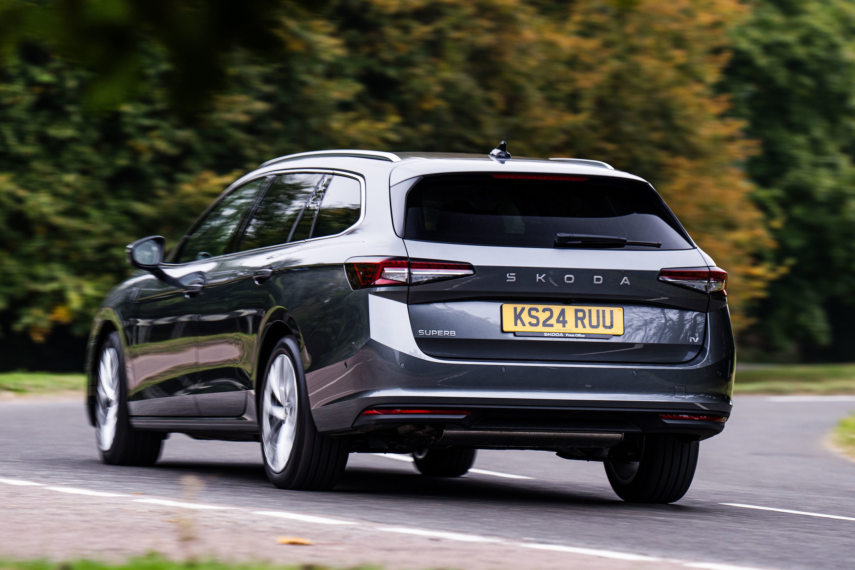 Skoda_Superb_Estate_UK_2.jpg