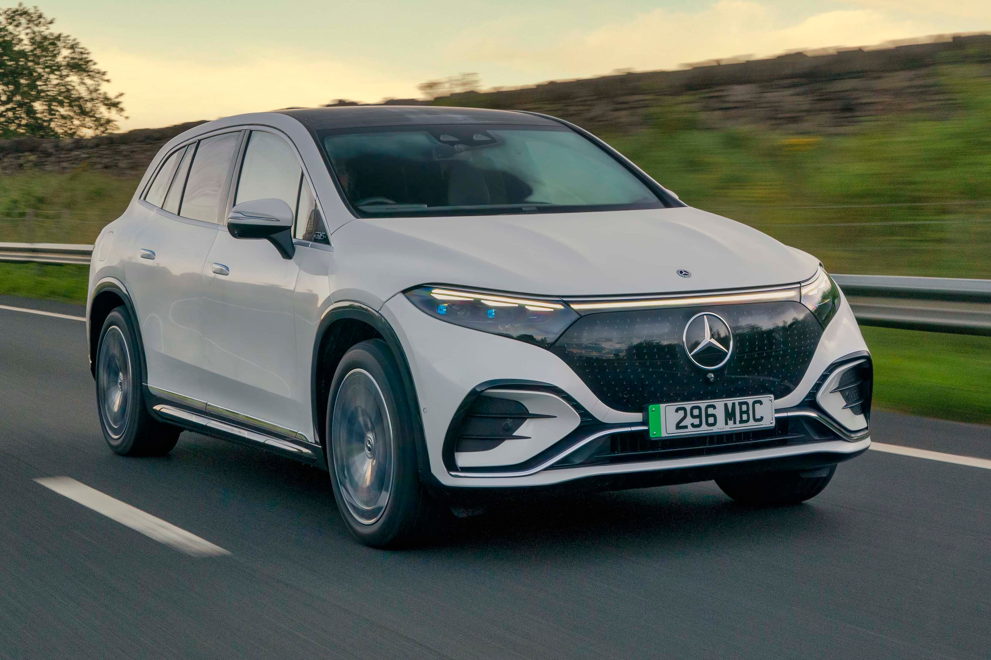 Mercedes_EQS_SUV_1.jpg