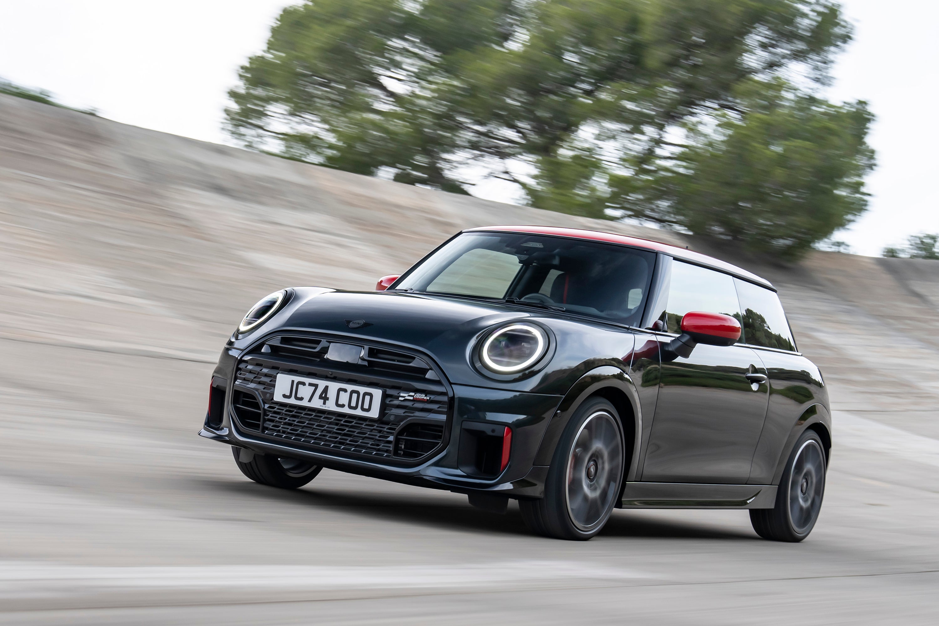 P90573925_highRes_mini-john-cooper-wor.jpg