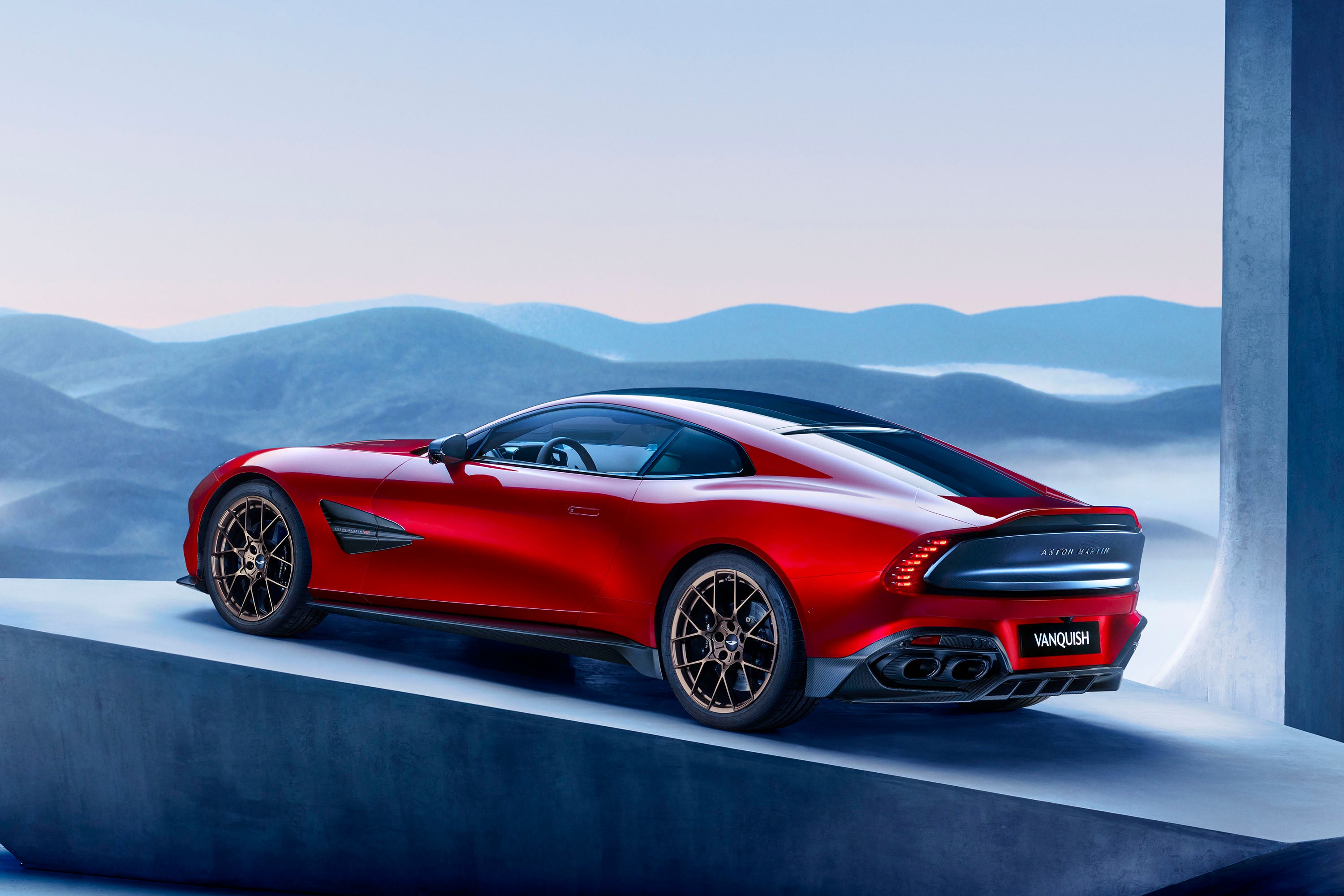 Aston_Martin_Vanquish.jpg