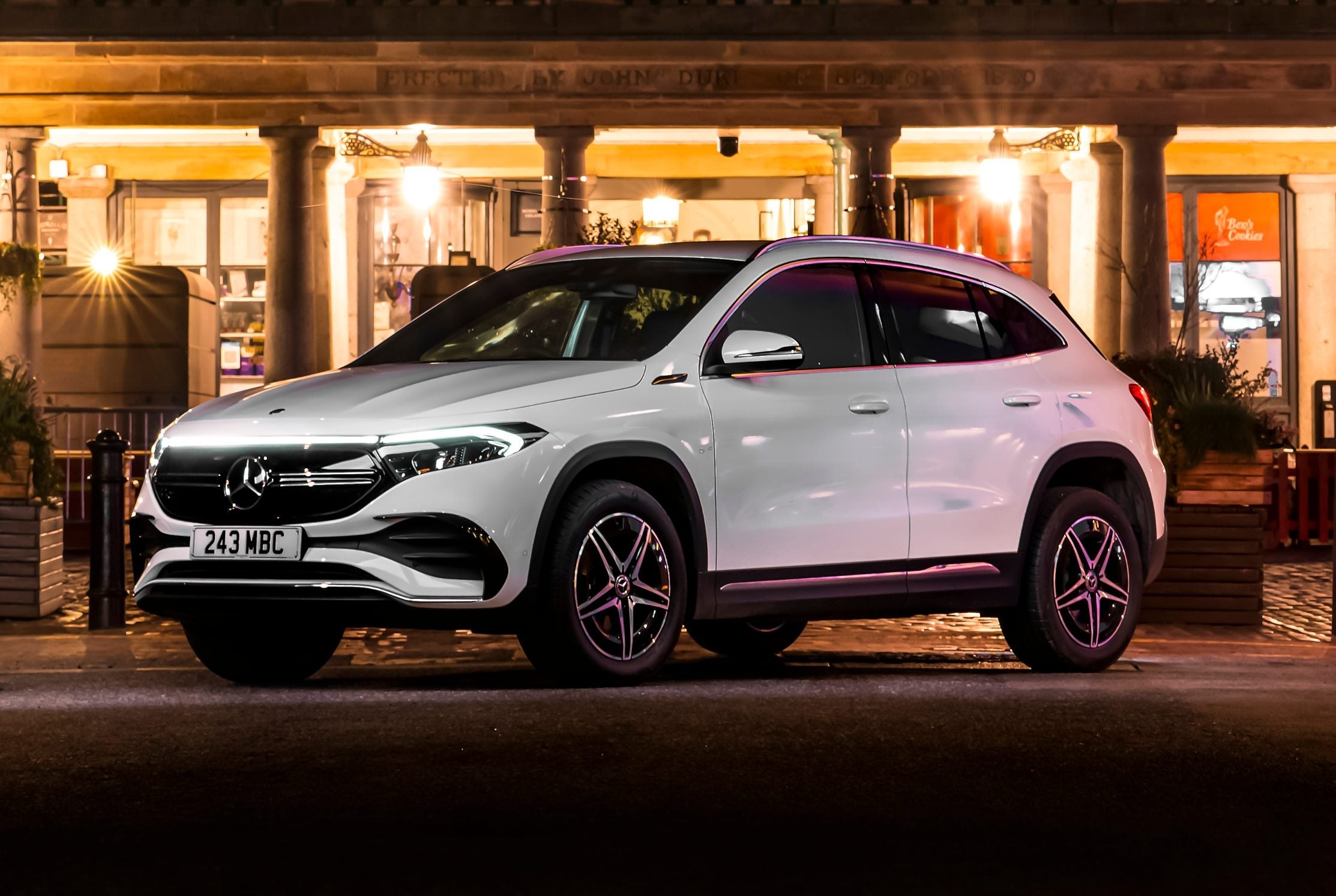 Mercedes-Benz-EQA-10.jpg