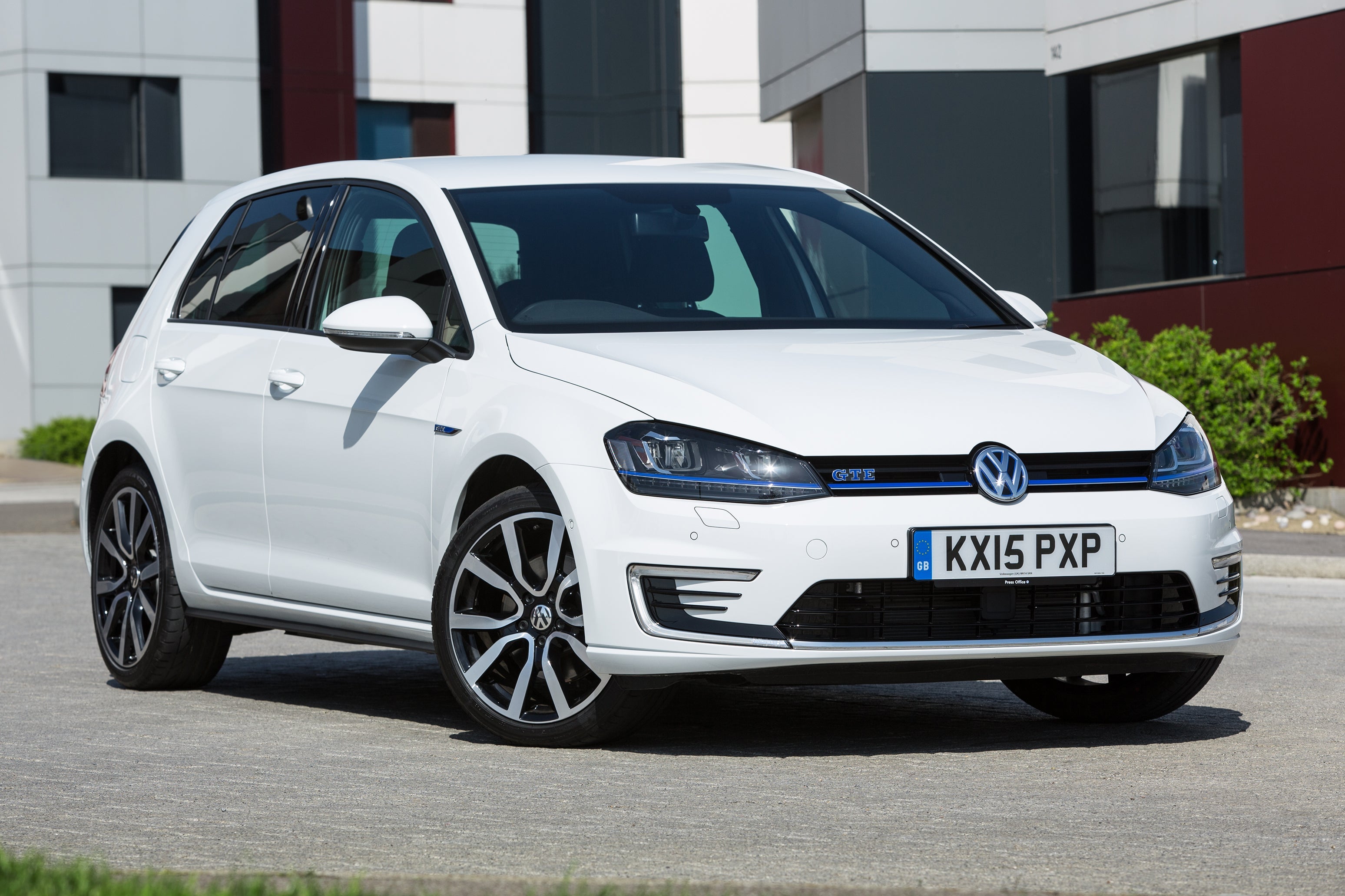 Main listing image - Volkswagen Golf GTE (2015-2020) Review