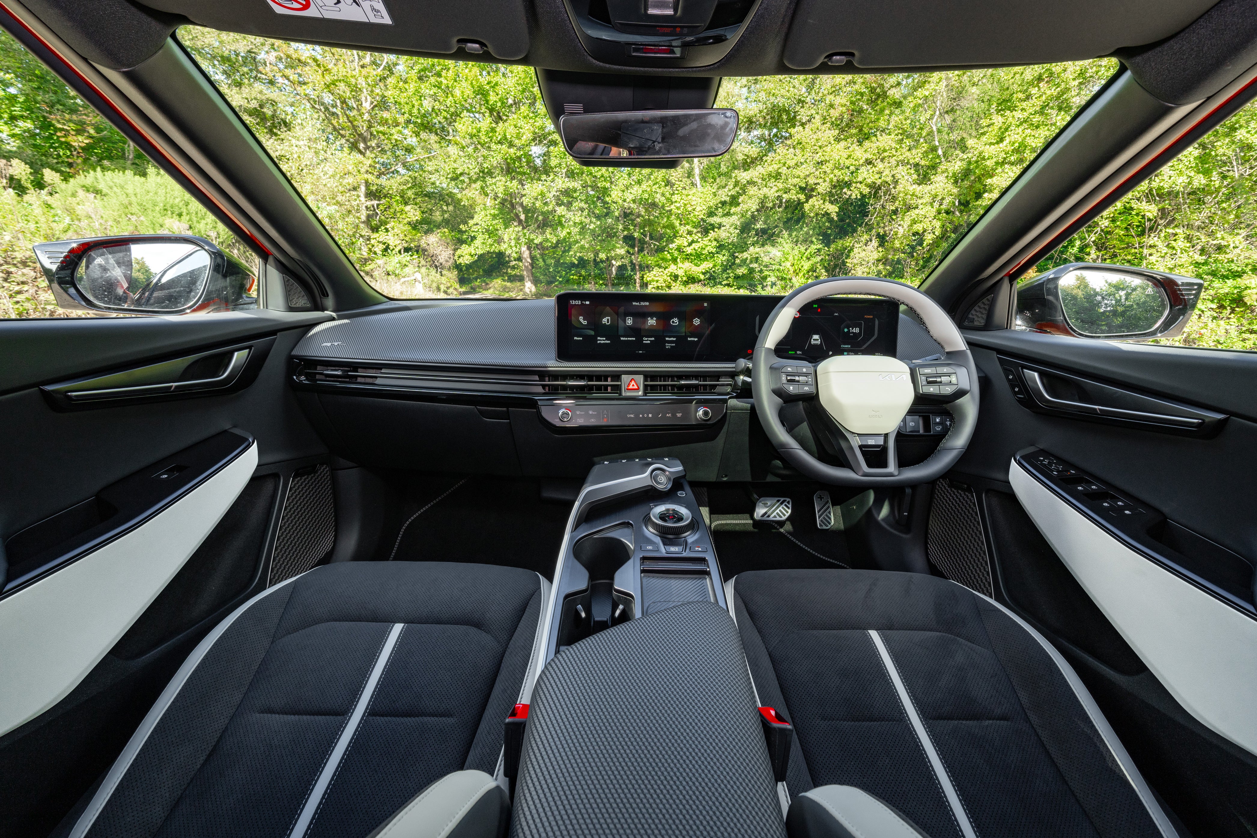 Kia_EV6_2.jpg