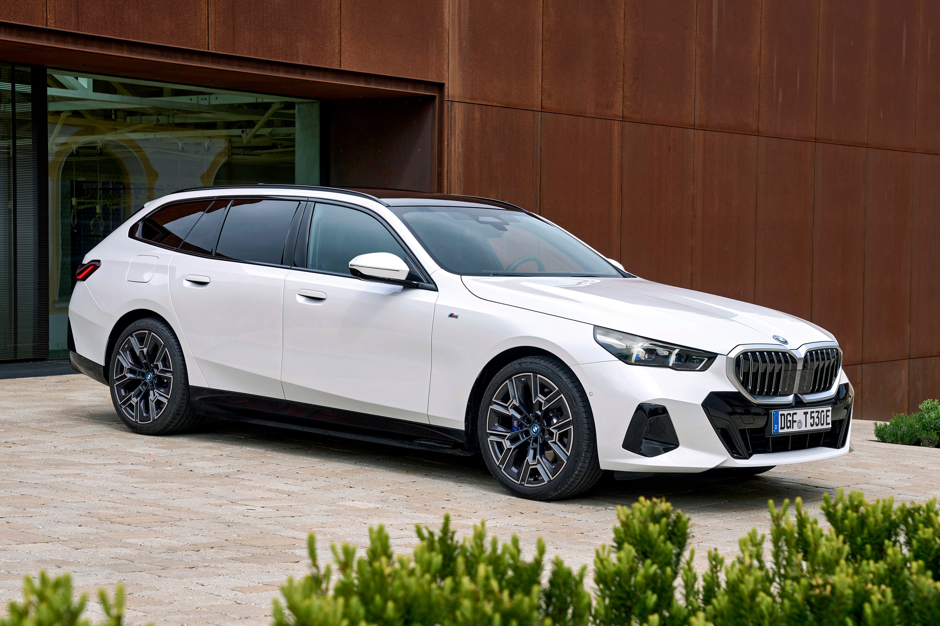 BMW_5_Series_Touring4.jpg