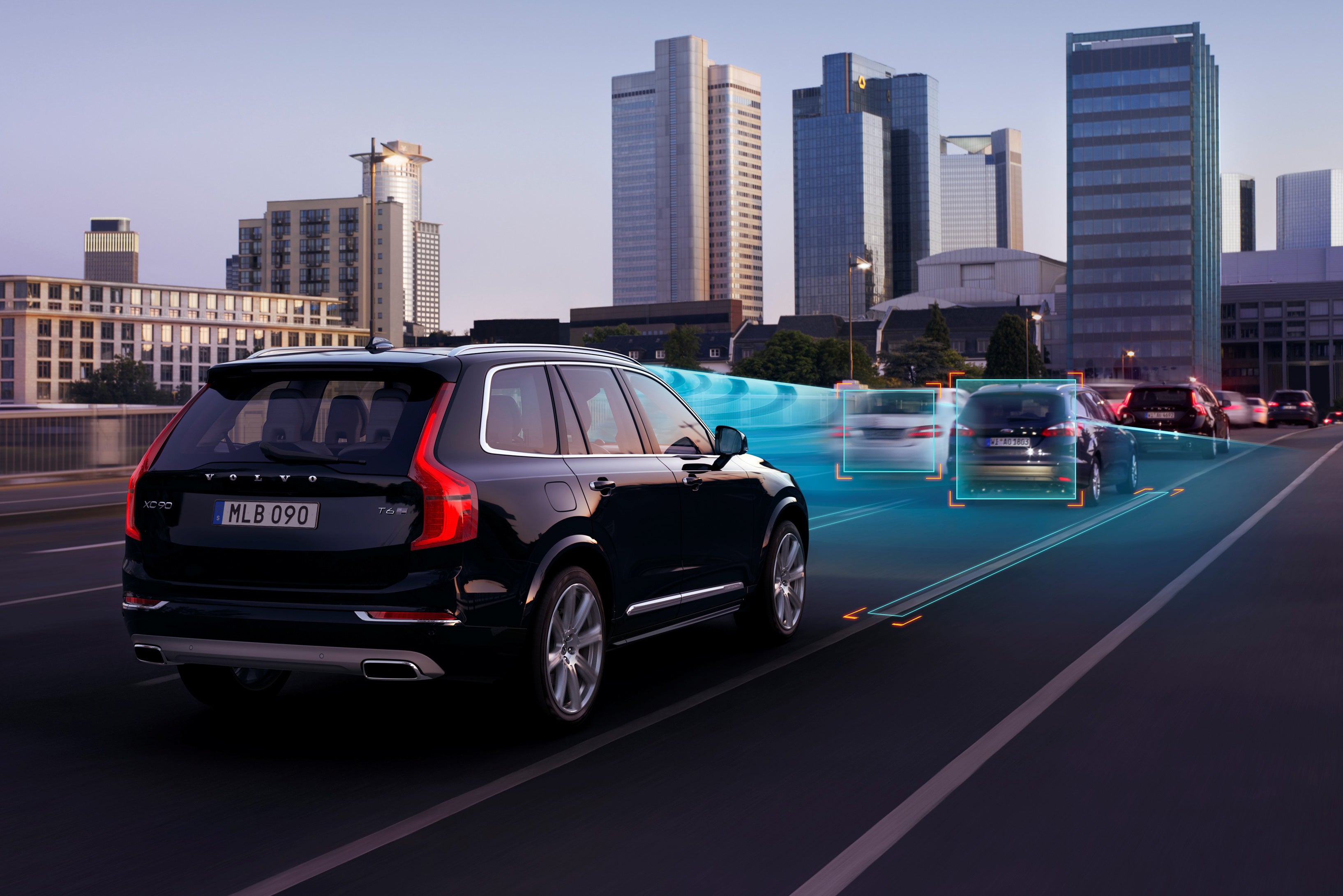 150046_The_all-new_Volvo_XC90_-_ACC_with_Queue_Assist.jpg
