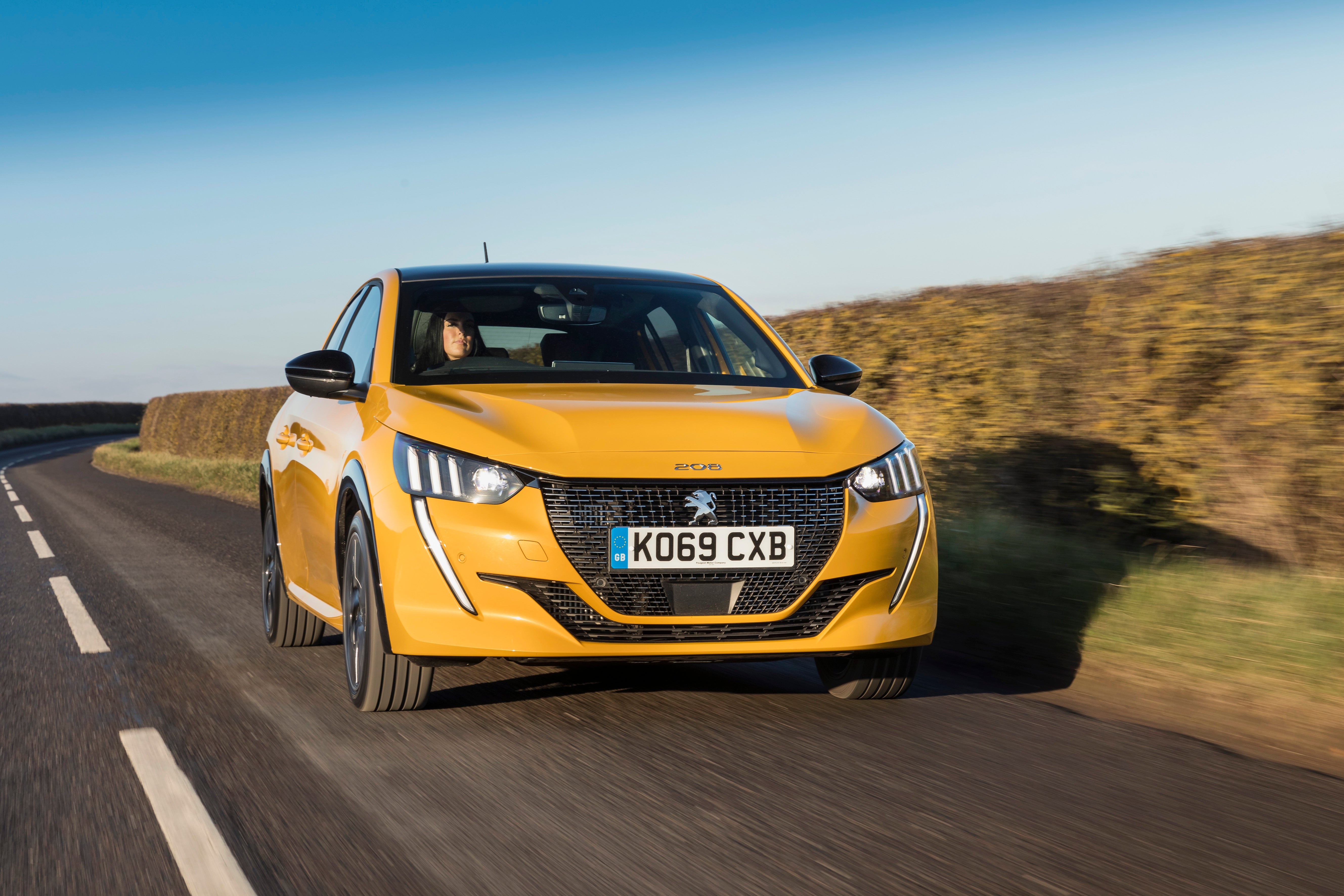 Peugeot 208 (3).jpg