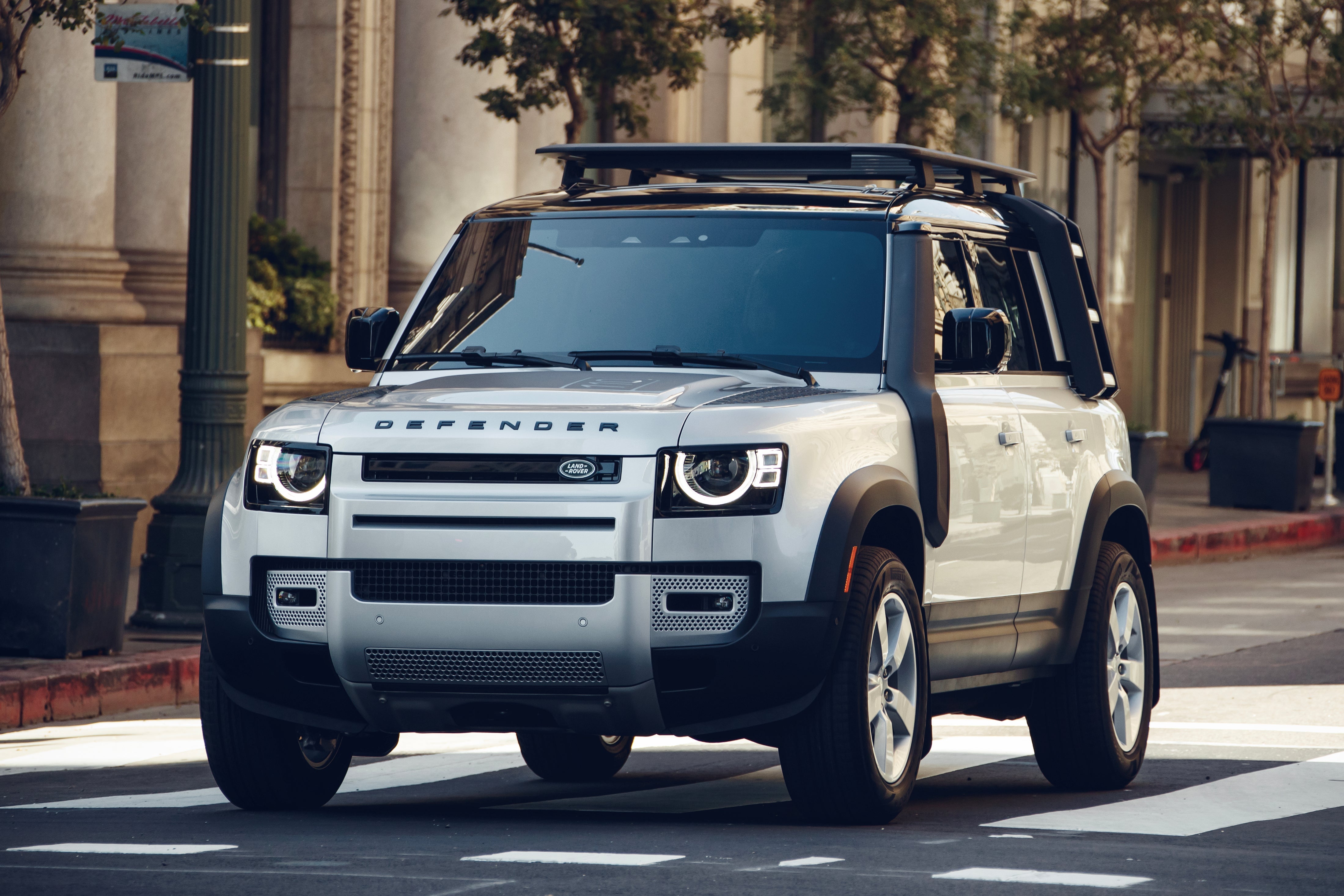 Land Rover Defender 110 (4).jpg