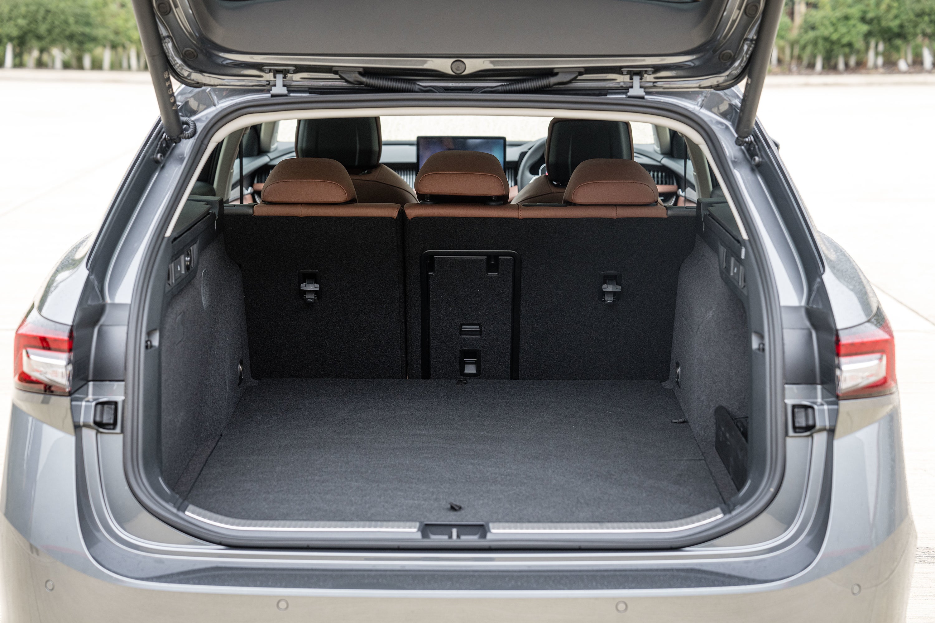 Skoda_Superb_Estate_UK_6.jpg