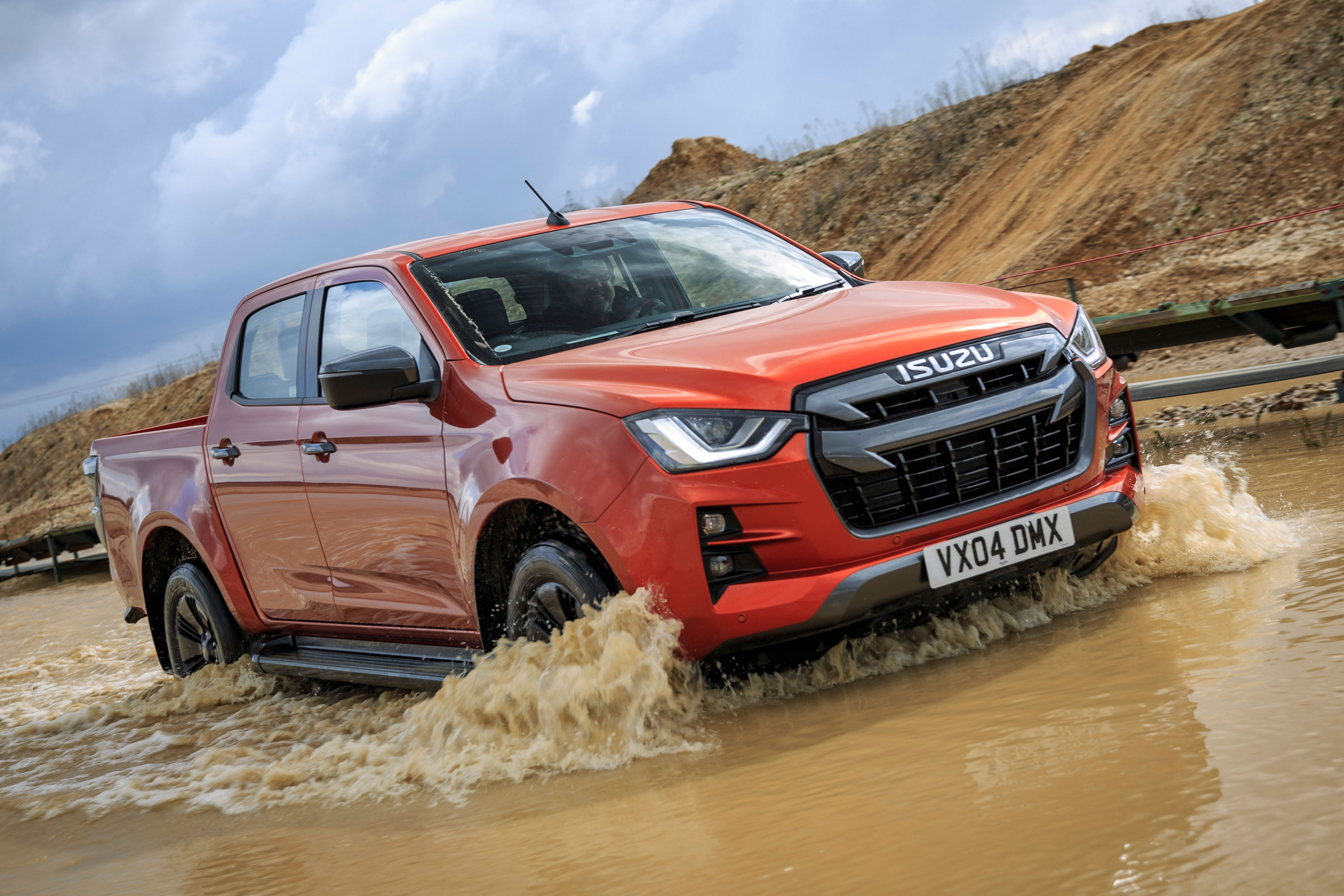Isuzu D-Max (1).jpg