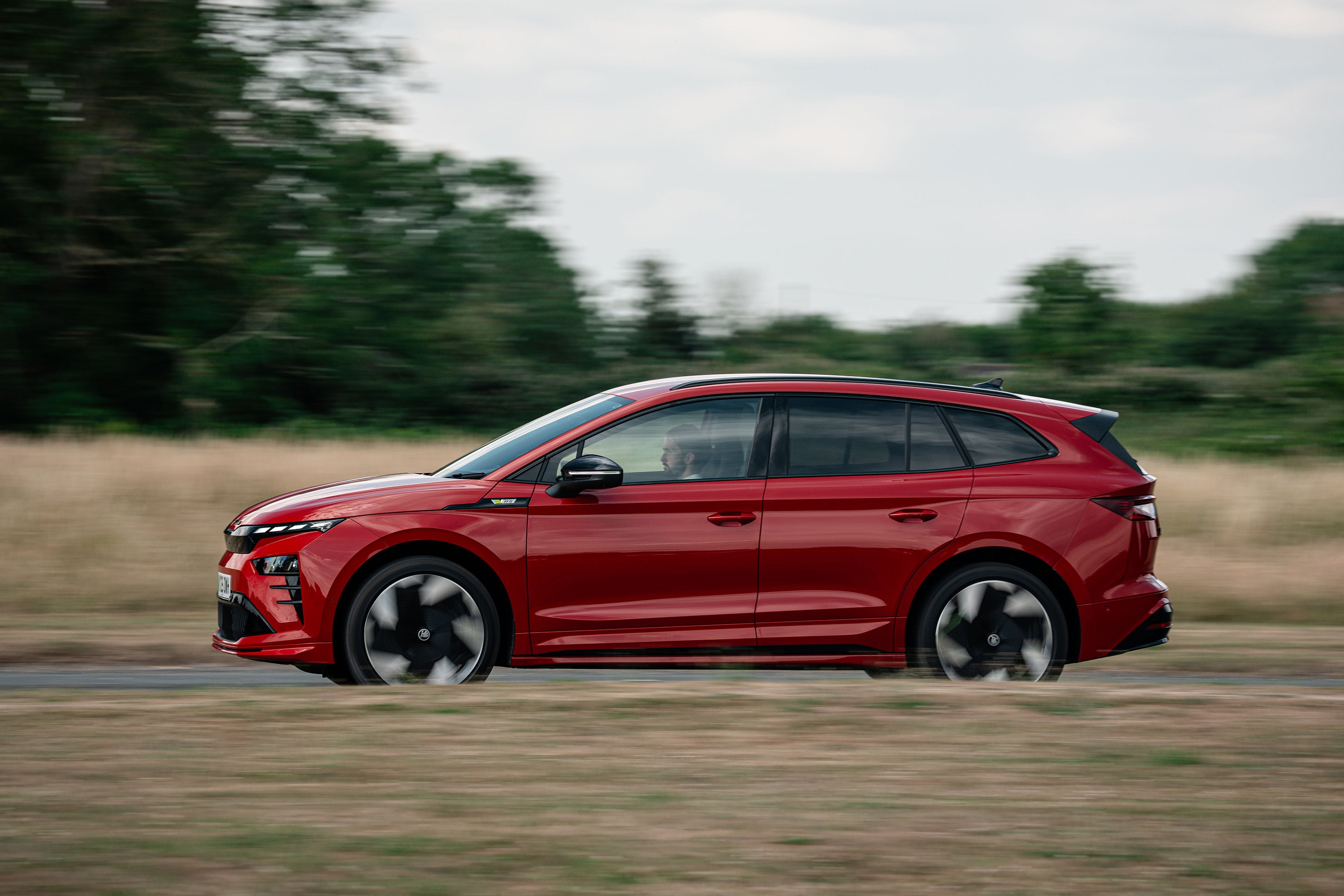 Škoda_Enyaq_vRS_VelvetRed_005.jpg