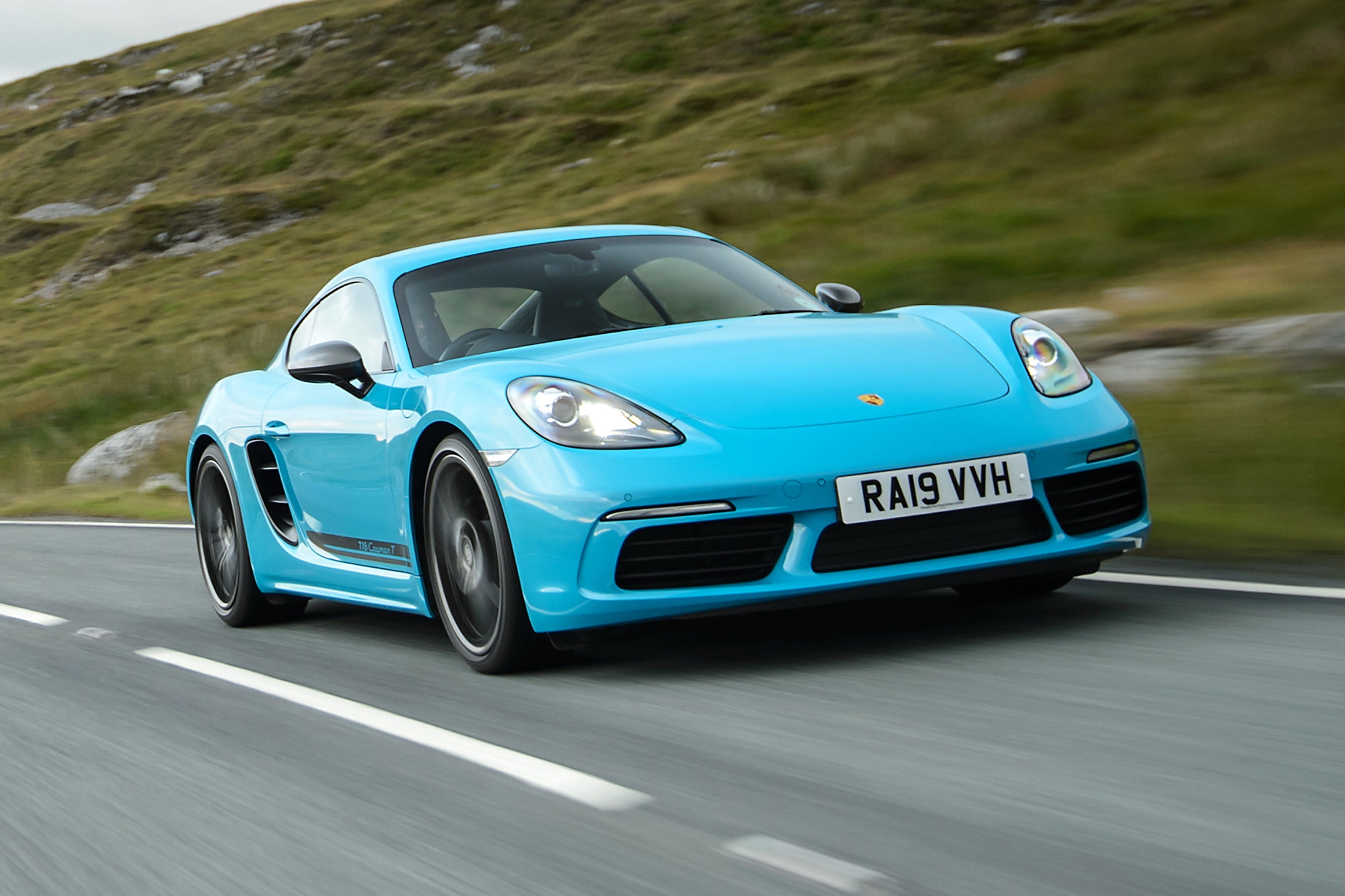 Porsche 718 Cayman (1).jpg