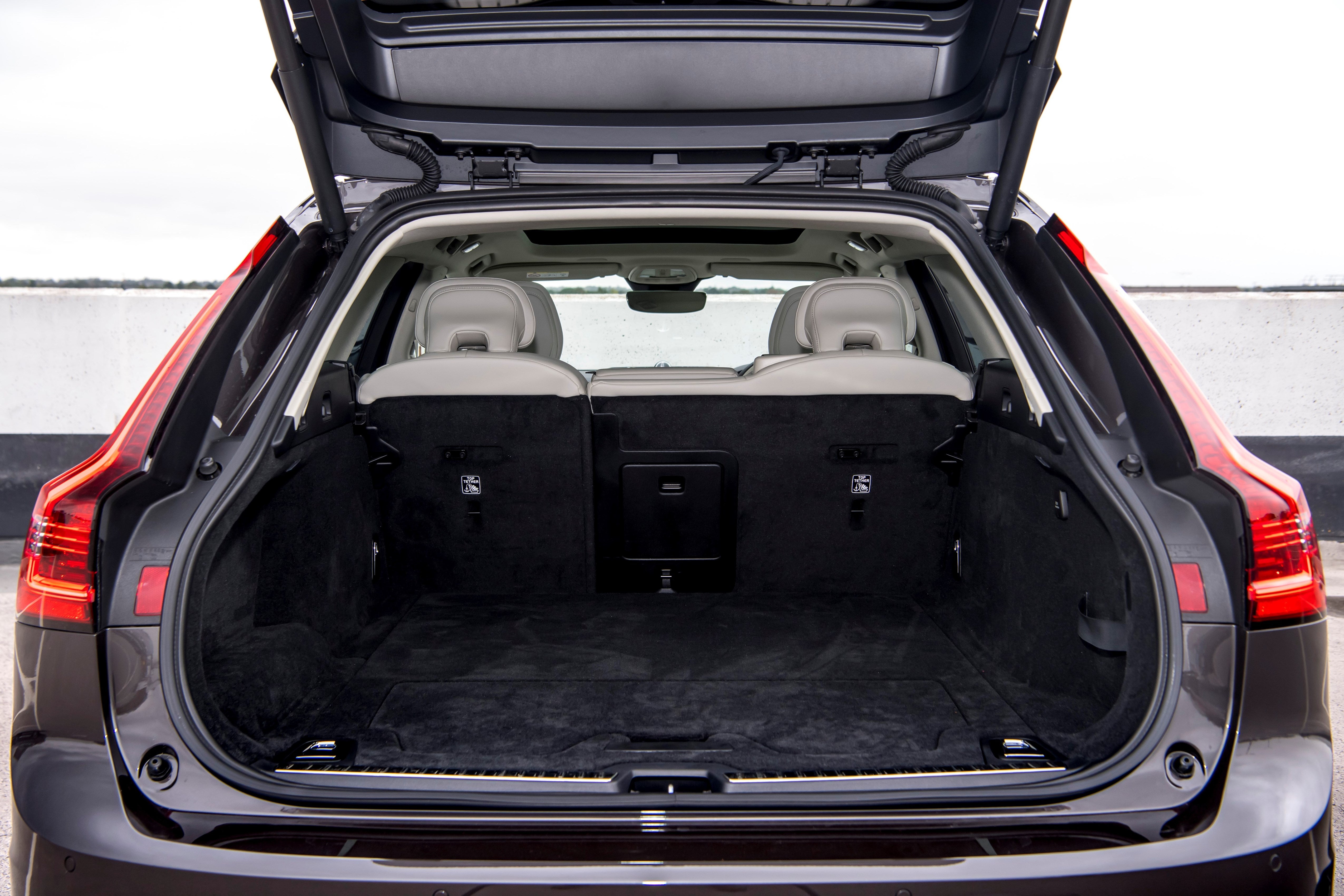 Volvo_V90_1.jpg