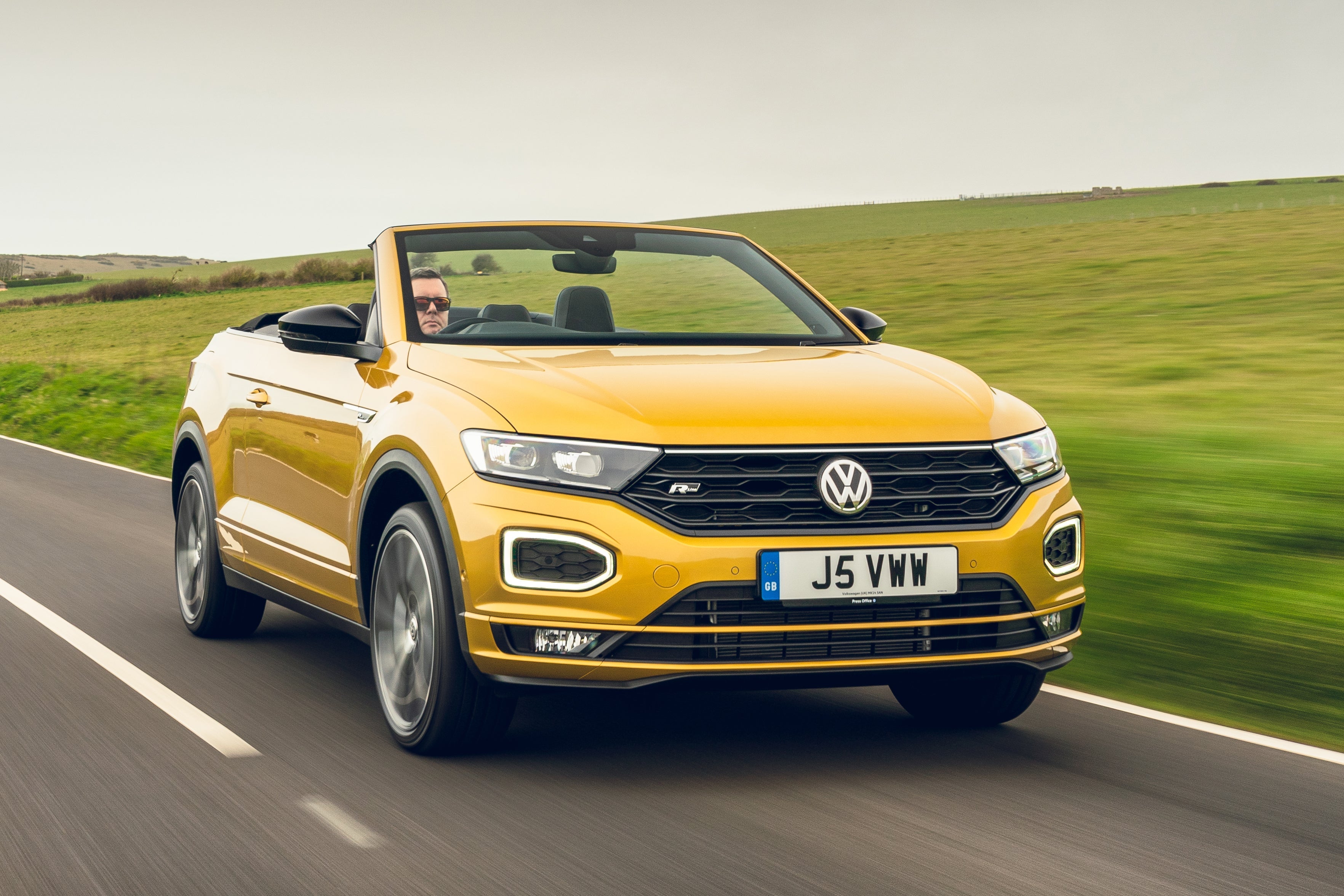 Volkswagen T-Roc Cabriolet (8).jpg