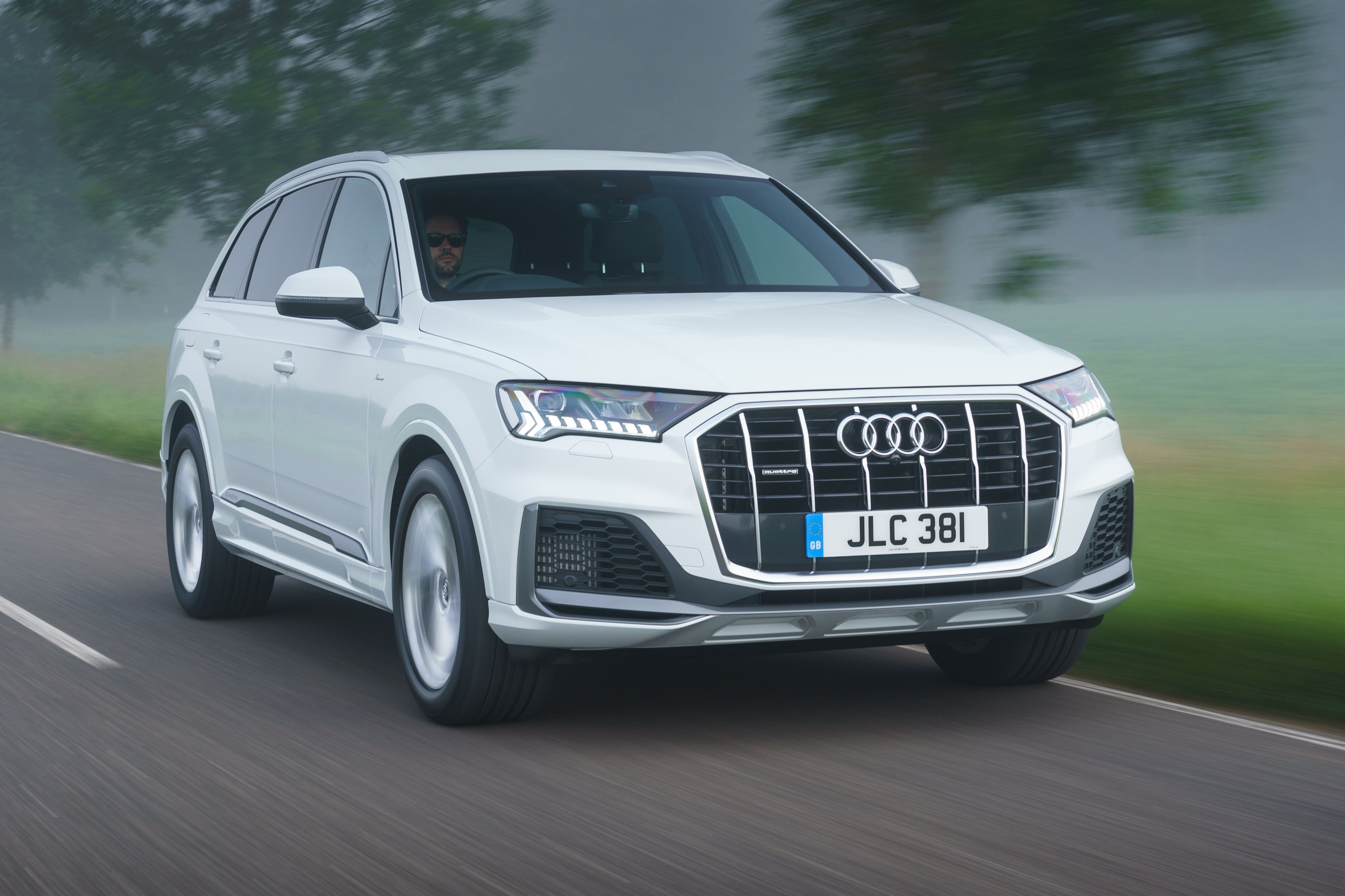 Audi Q7 TFSI e quattro (2).jpg