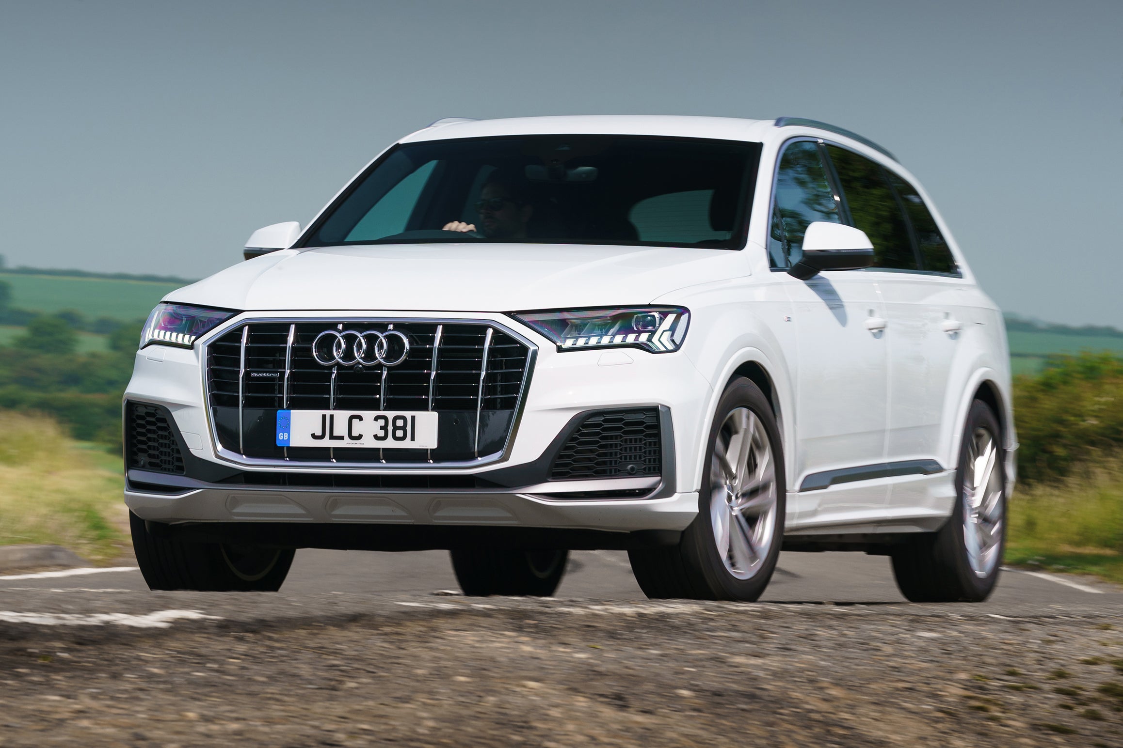 Audi_Q7_5.jpg