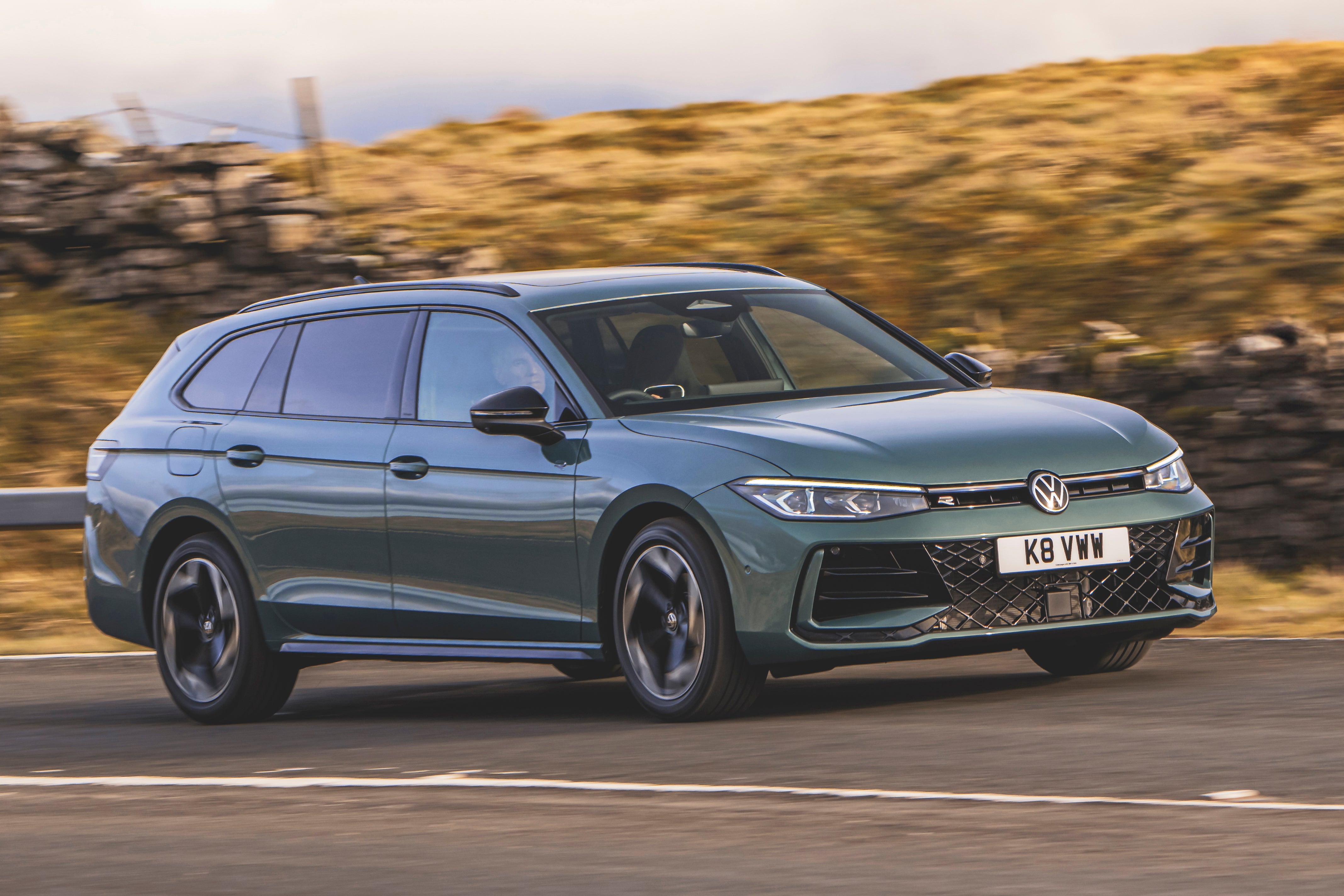 VW_Passat_Estate_2024_6.jpg