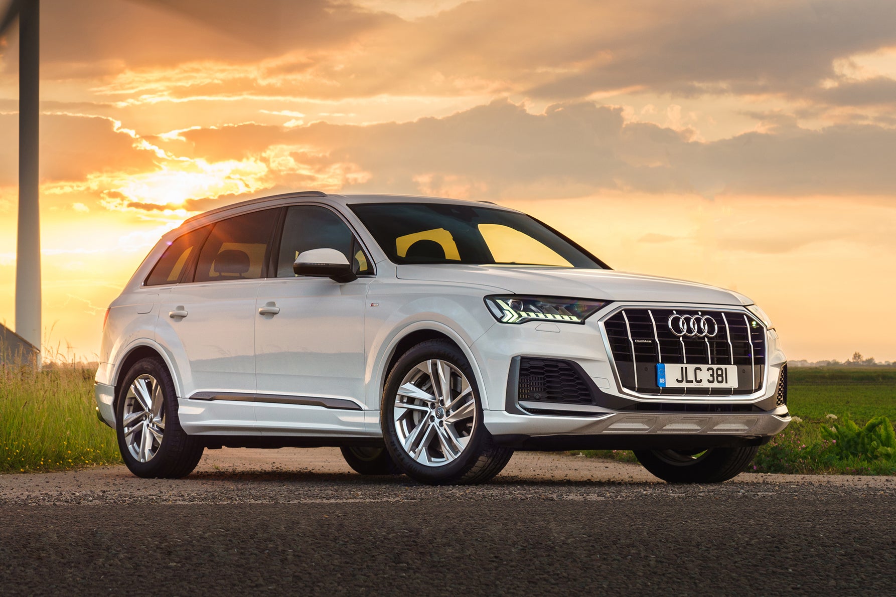 Audi_Q7_10.jpg