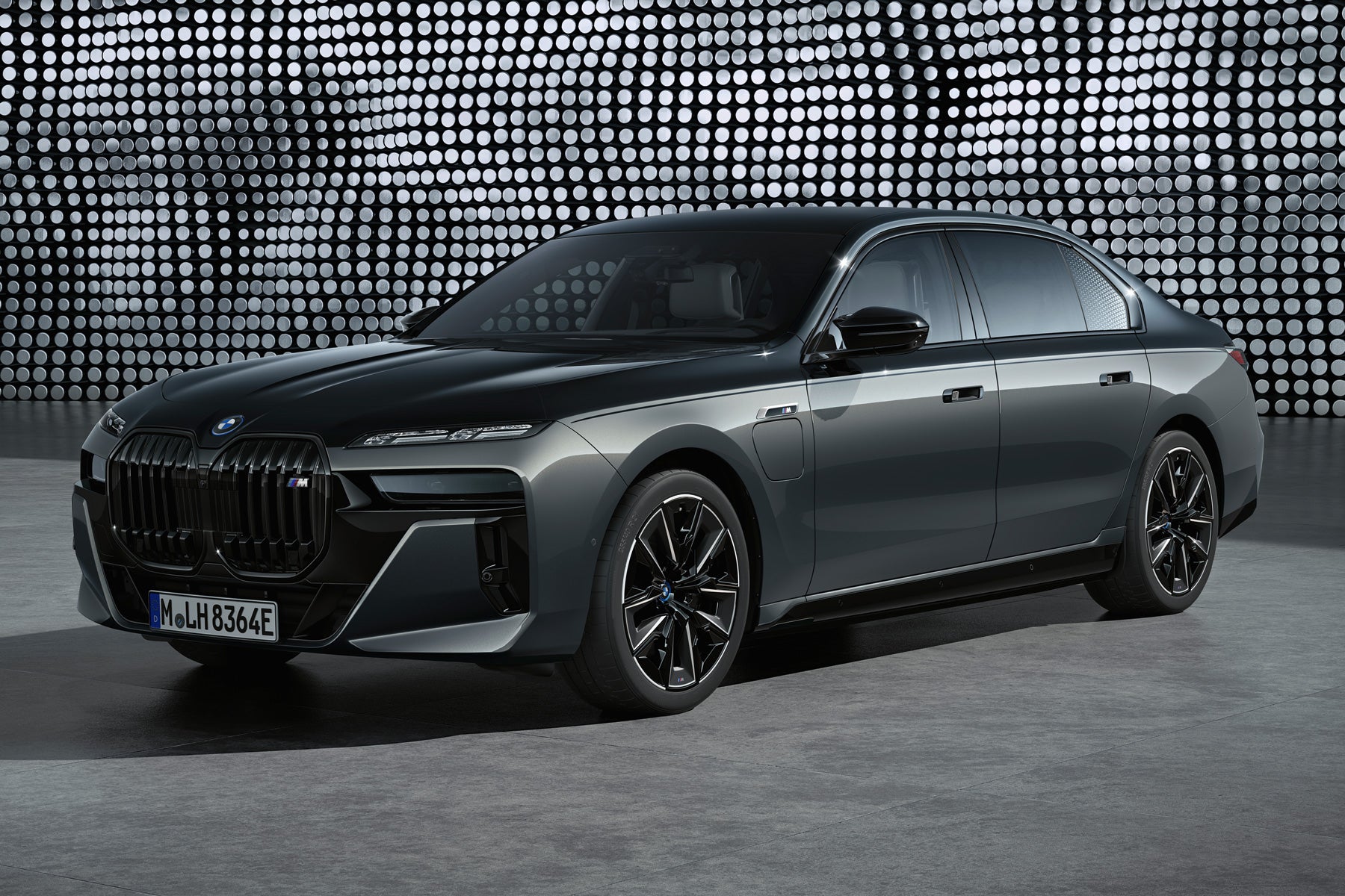 Main listing image - BMW 7 Series Review 2026: Price, specs and boot space