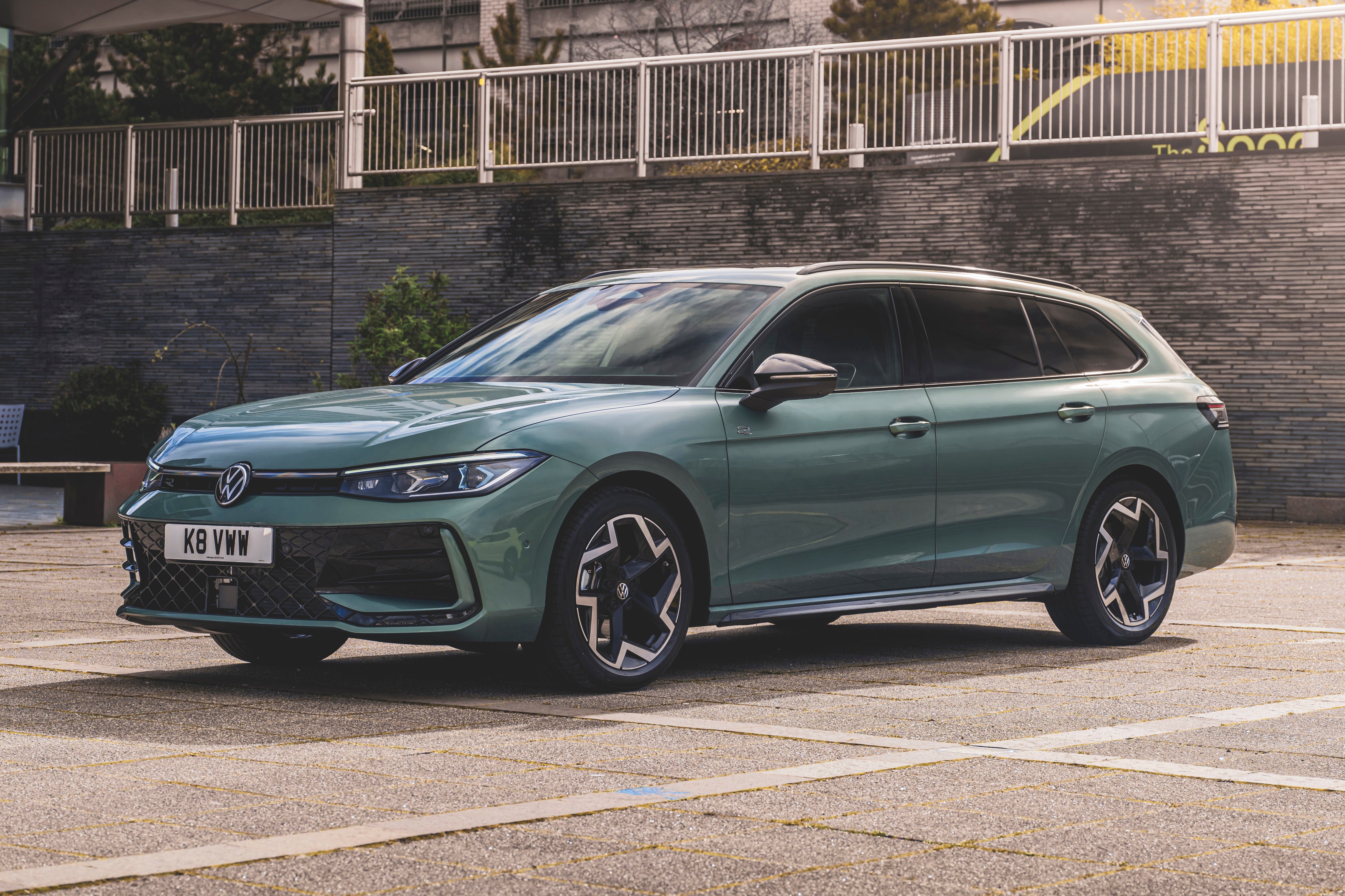 VW_Passat_Estate_2024_10.jpg
