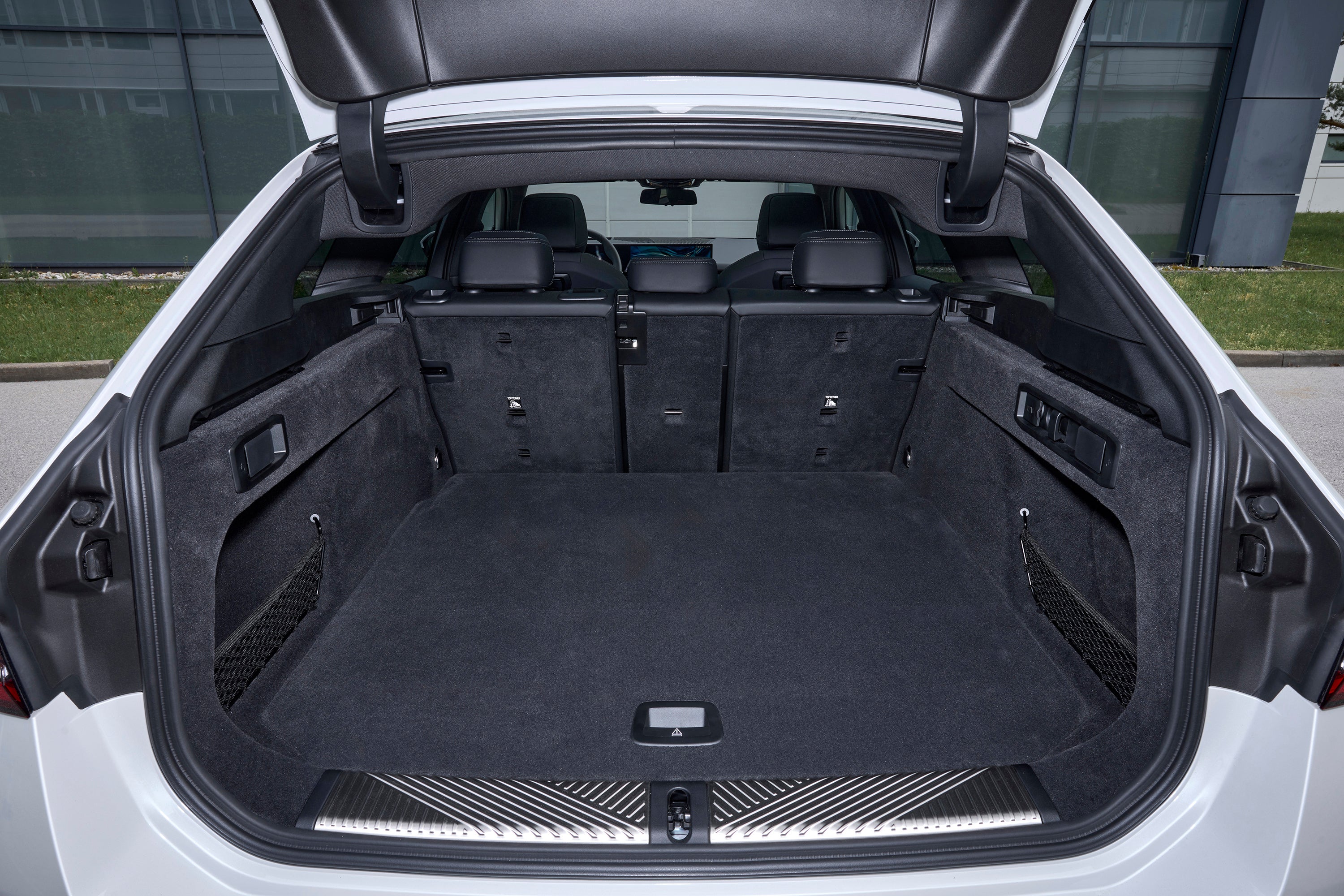 BMW_5_Series_Touring12.jpg