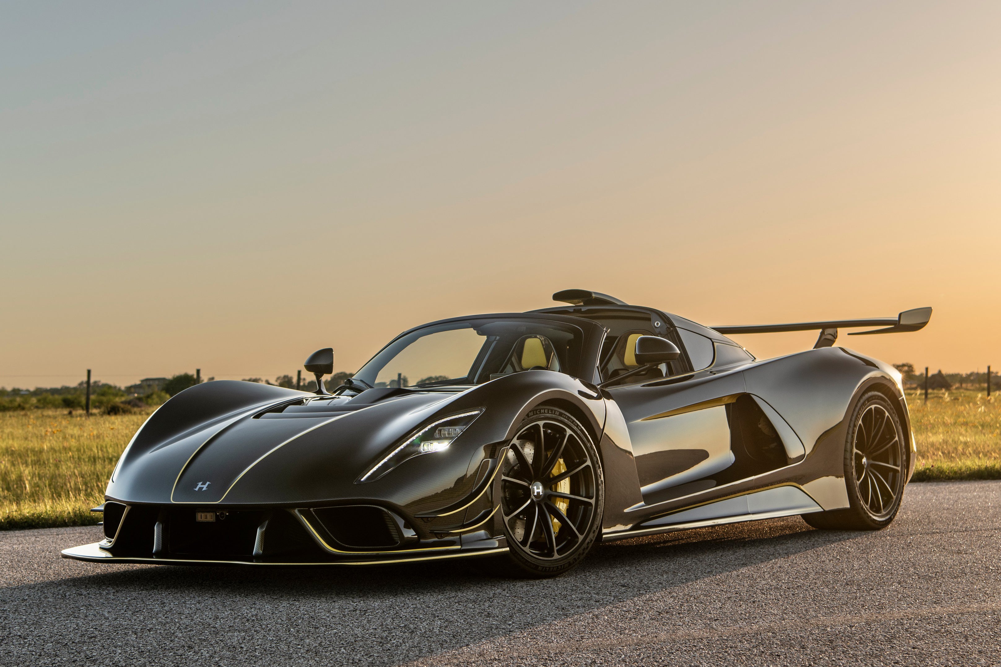 Hennessey_Venom_F5_Revolution_Roadster.jpg