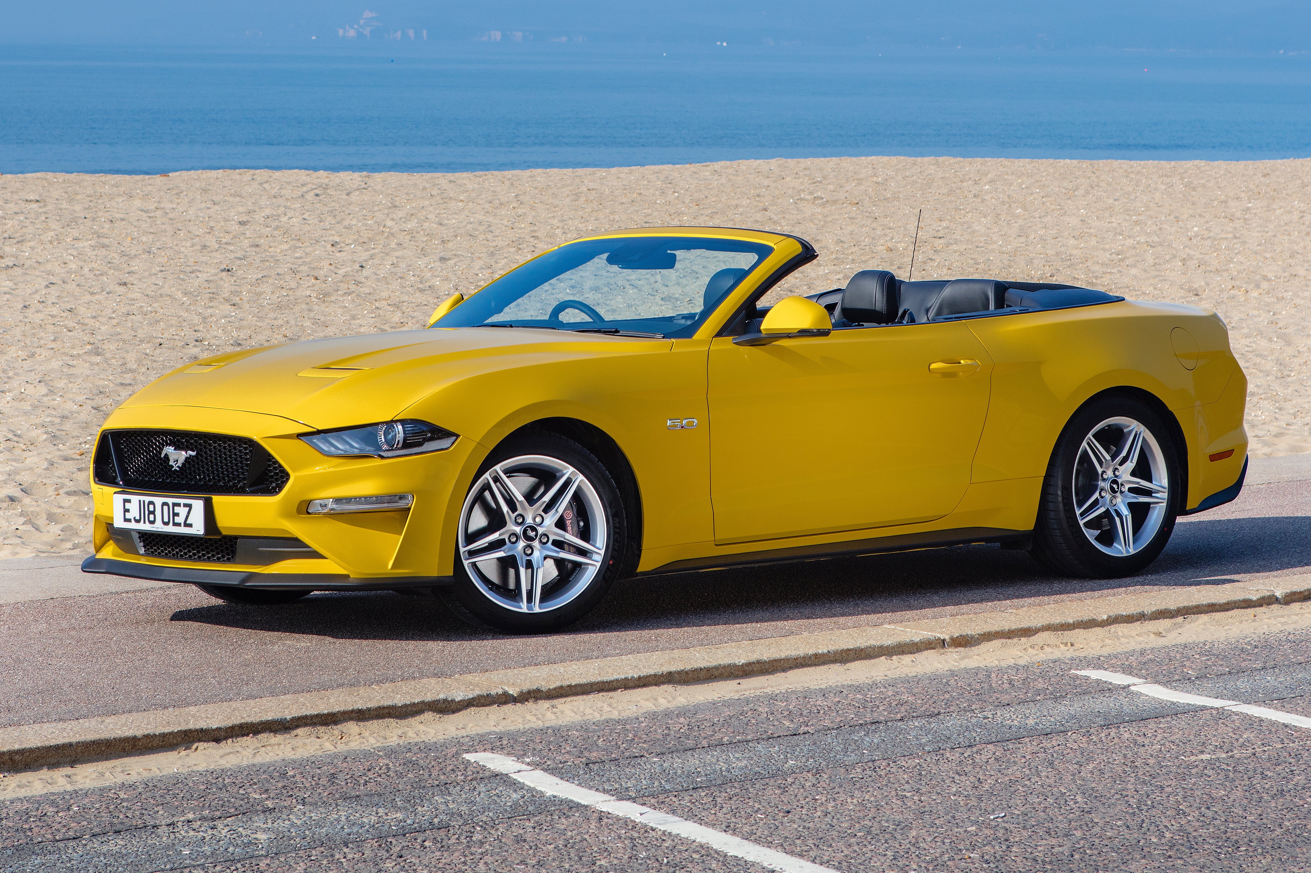 Ford Mustang Convertible (1).jpg
