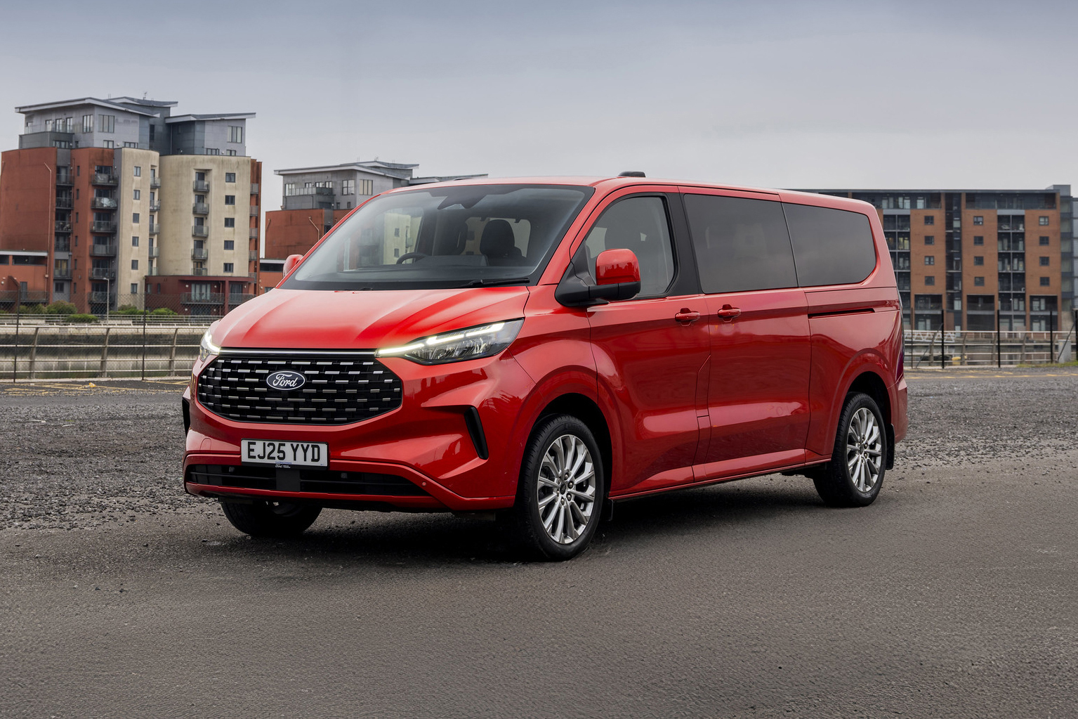 Ford Tourneo Custom 1 copy.jpg