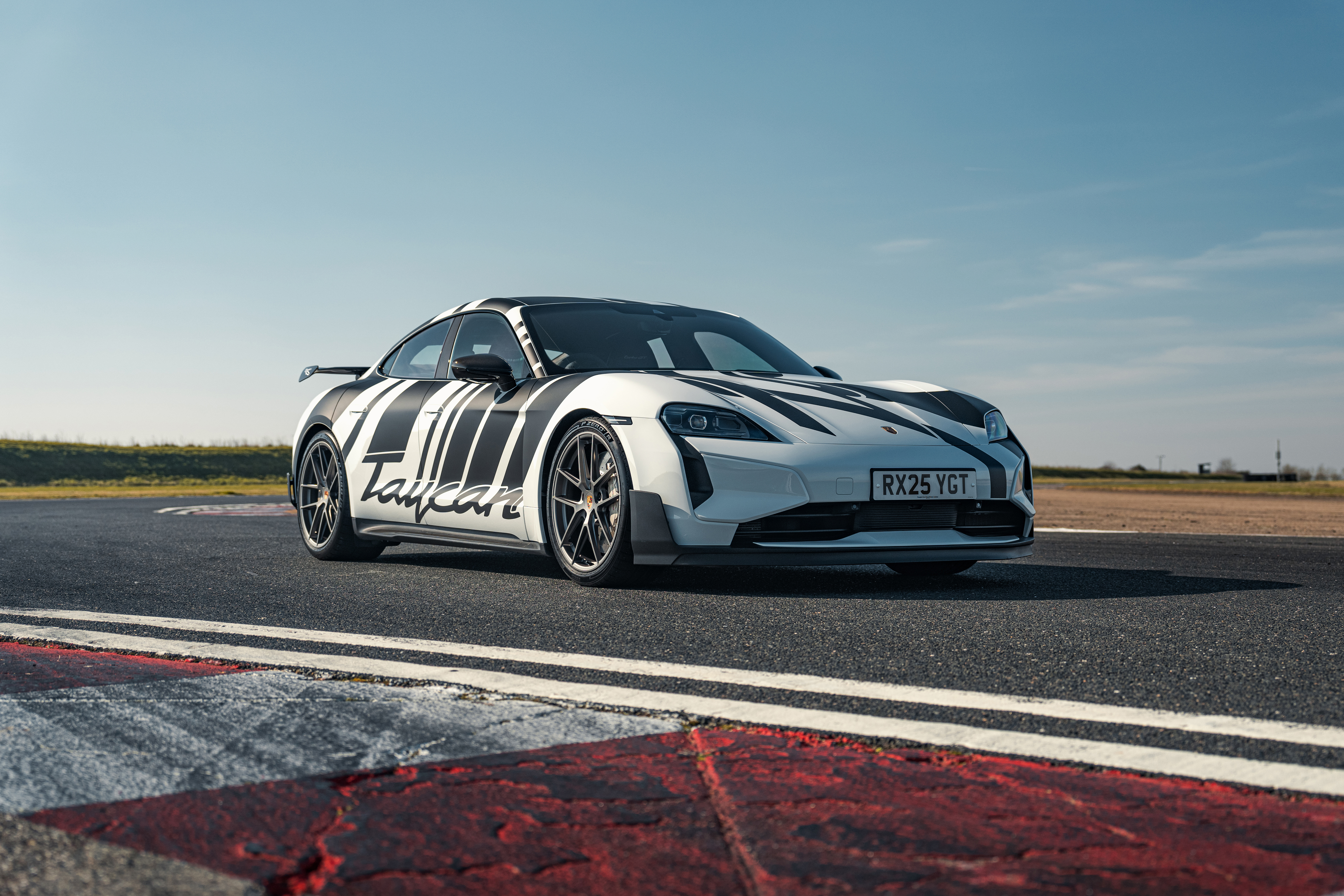 Porsche Taycan Turbo GT Weissach.jpg