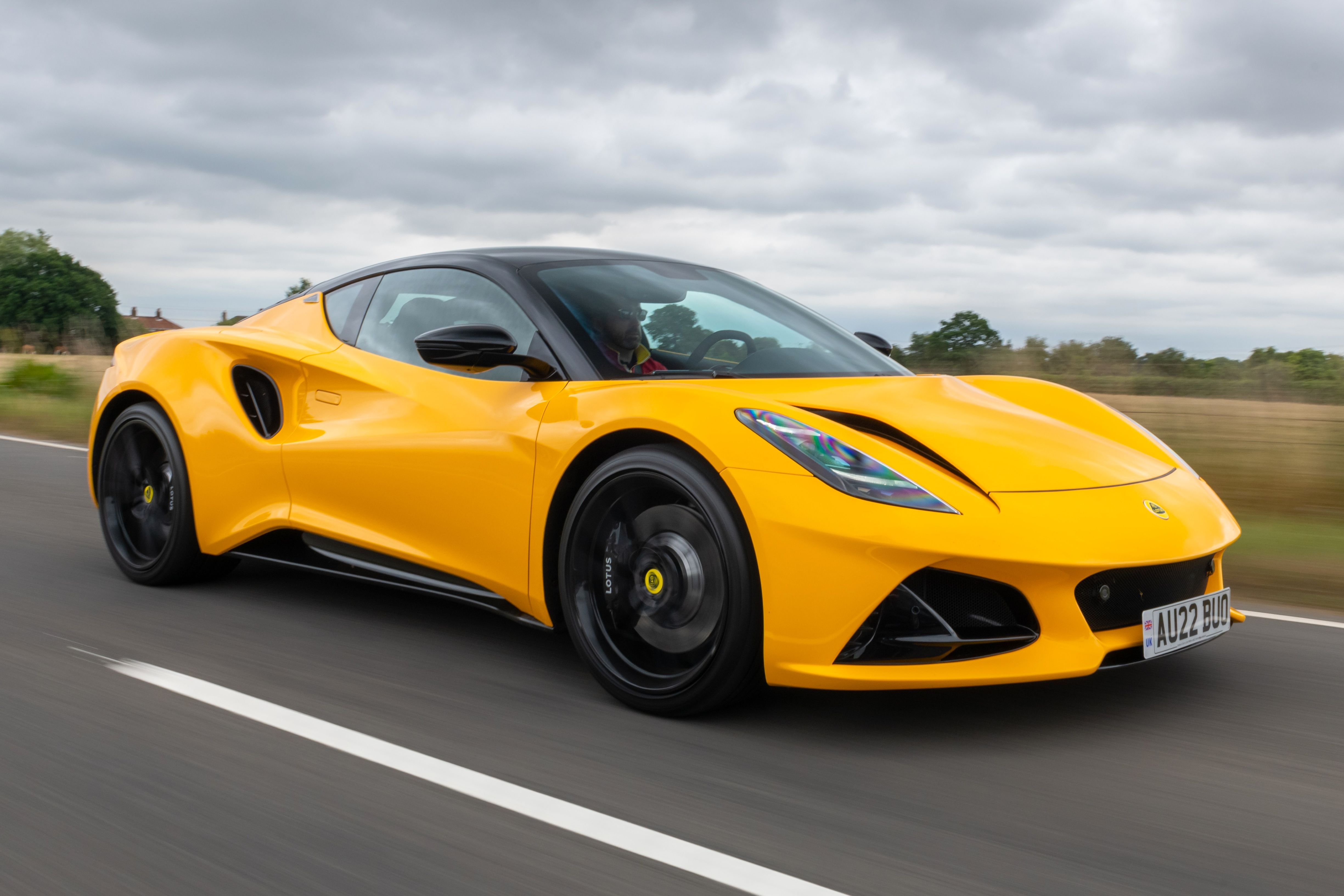 Lotus_Emira_2022_001.jpg