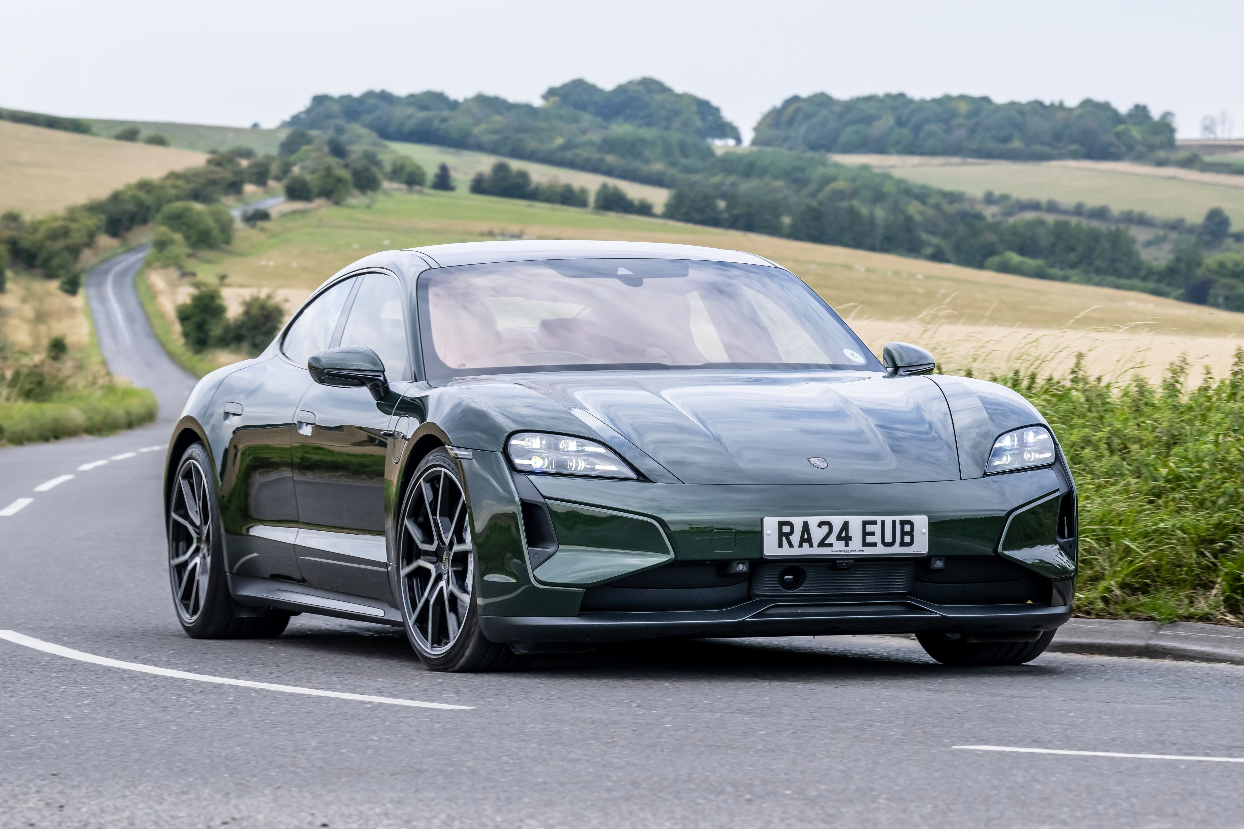 Porsche_Taycan_Sport_Saloon_2024_001.jpg