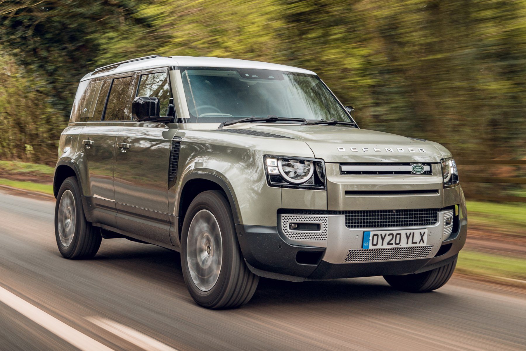 Land Rover Defender 110 (1).jpg