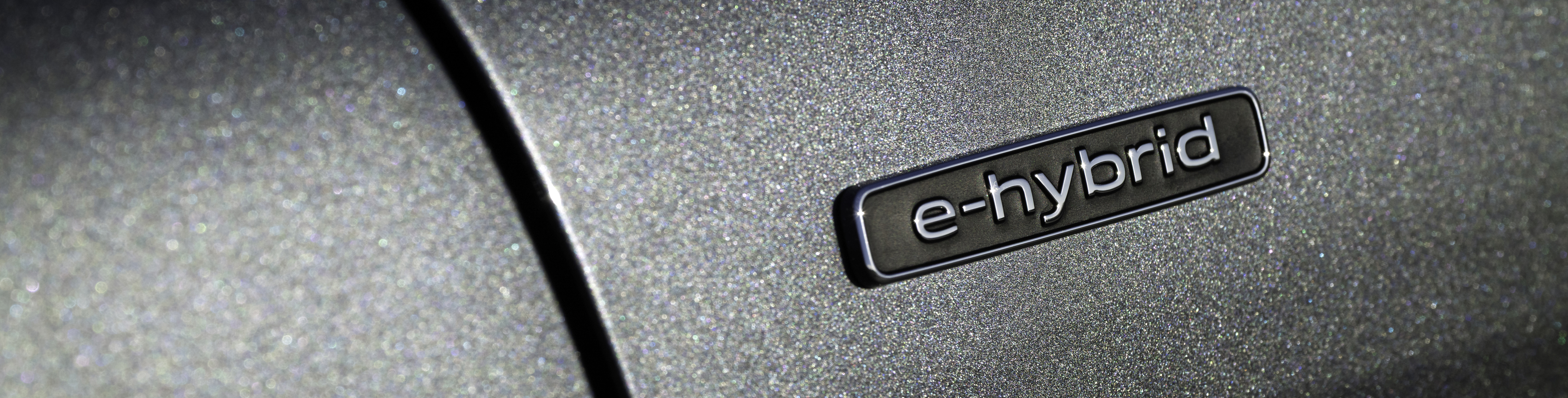 Audi Q5 e-hybrid badge hero.jpg