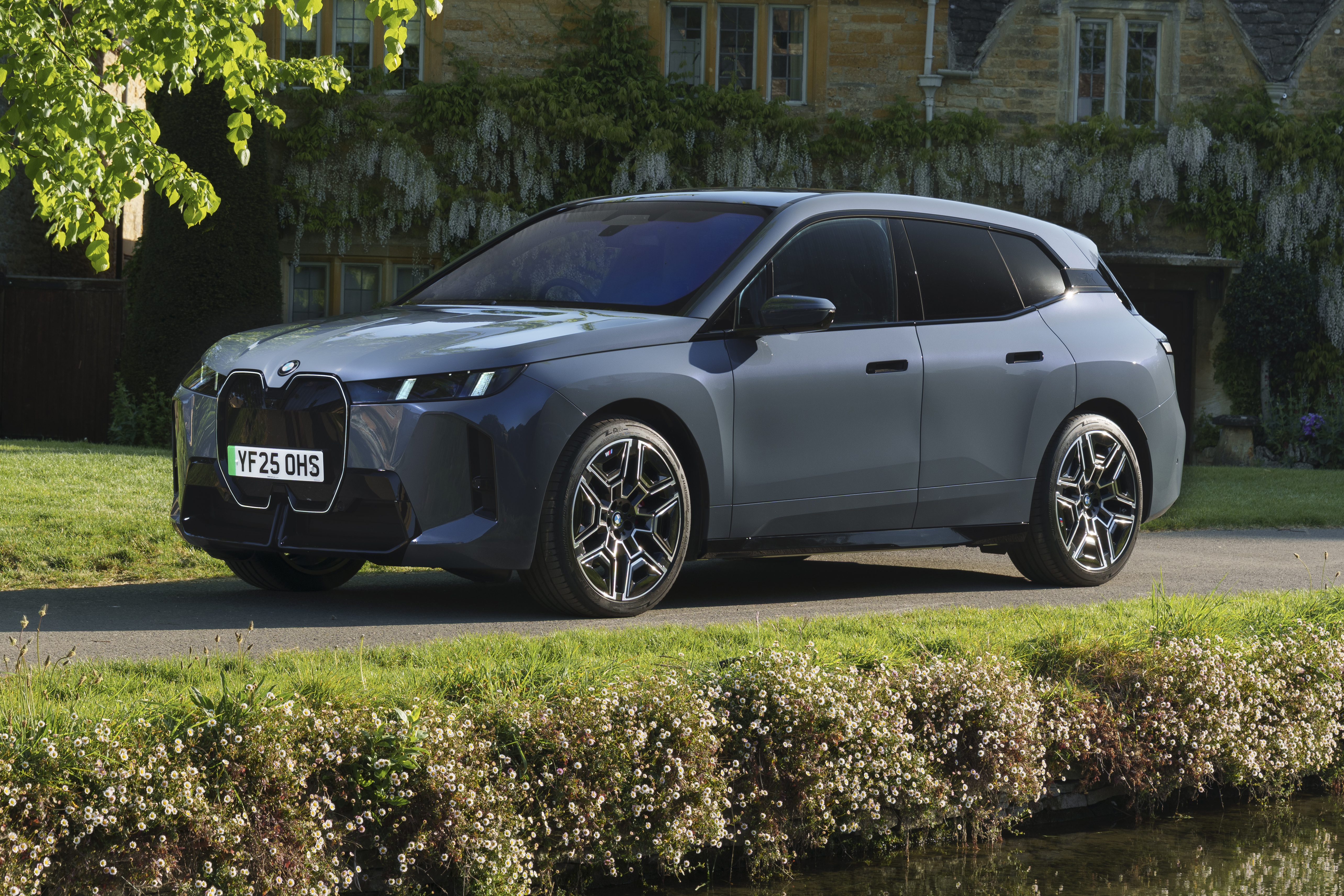 BMW iX xDrive60M Sport.jpg