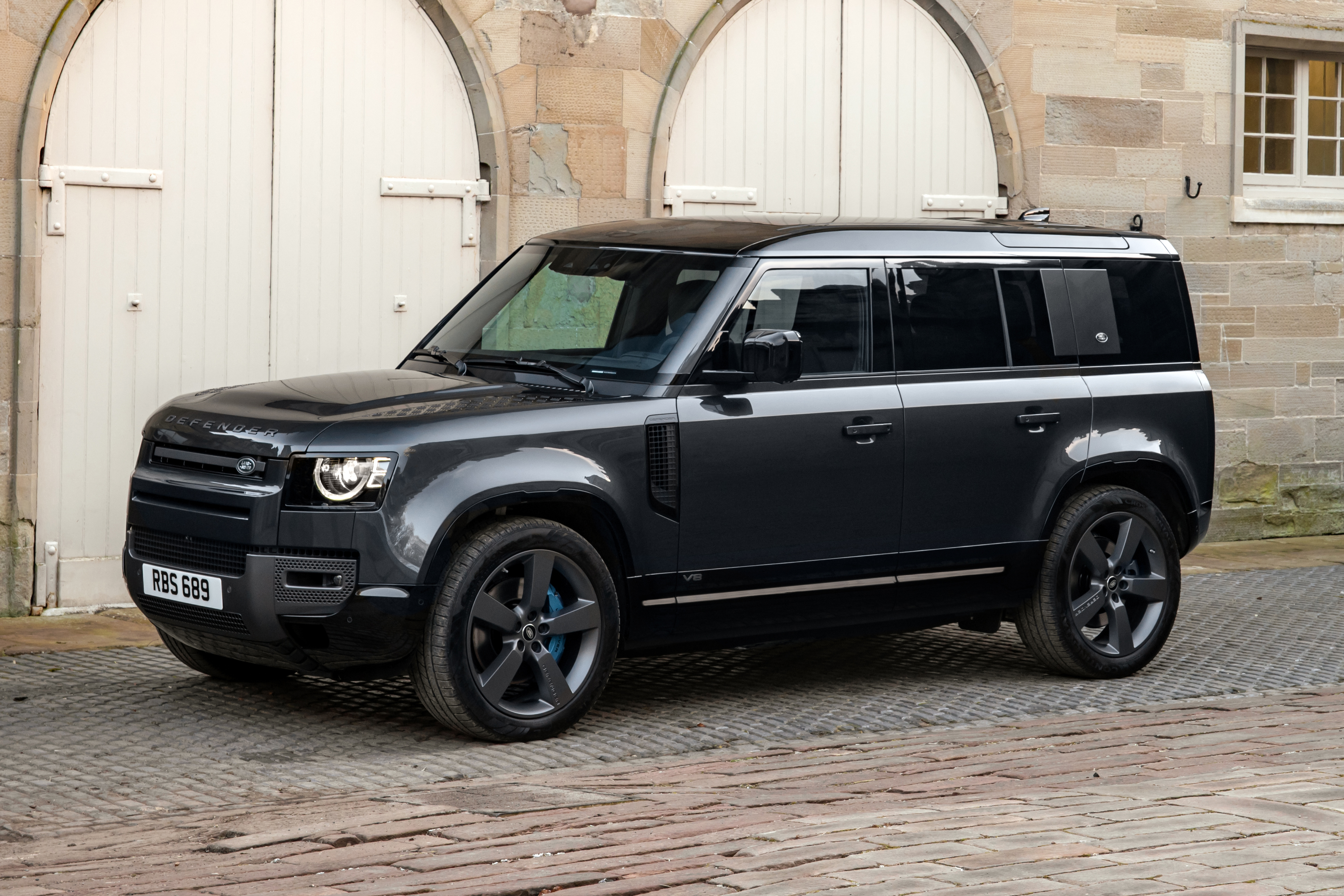 Land Rover Defender 110 V8.jpg